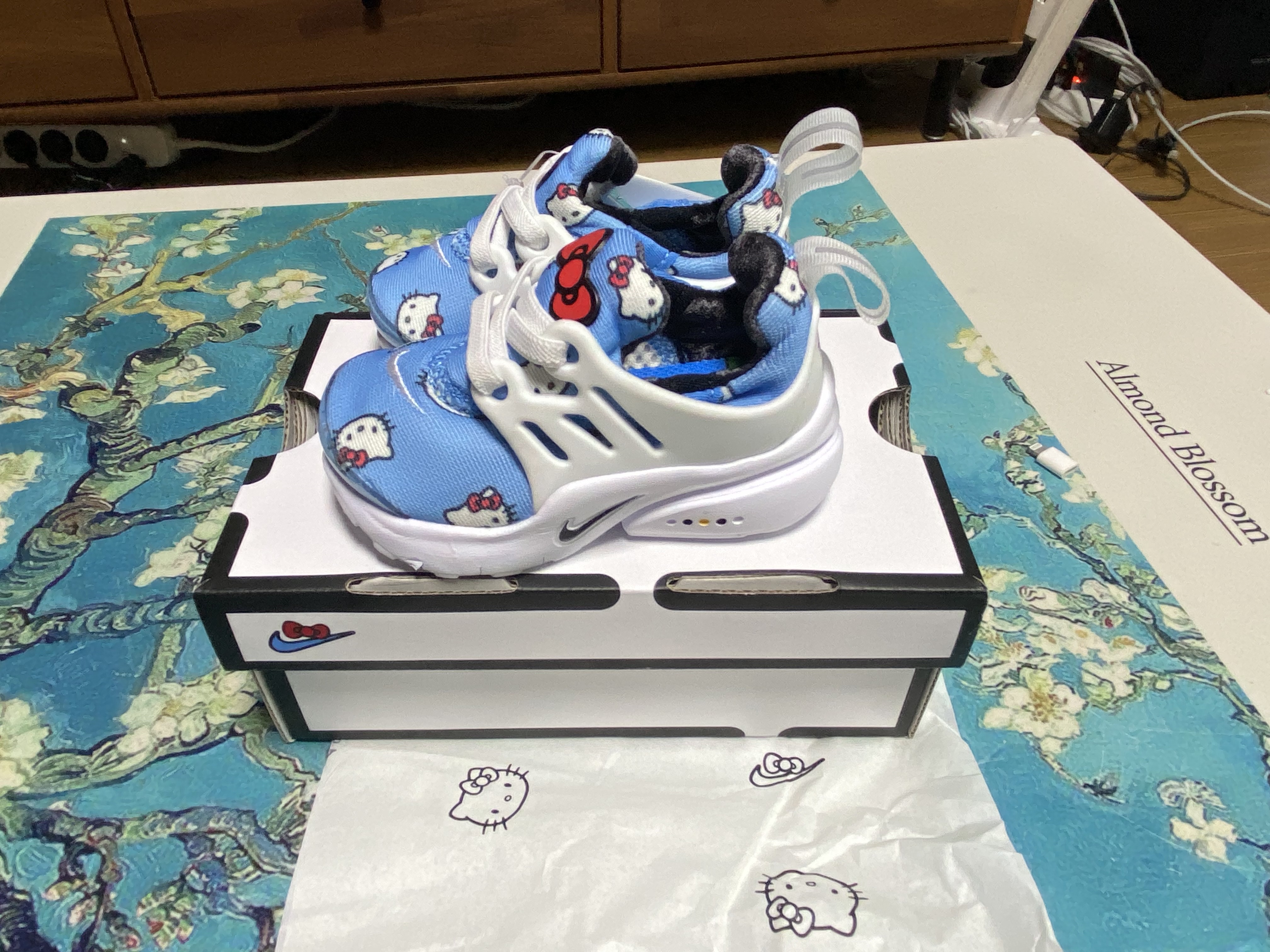 (TD) Nike x Hello Kitty Air Presto University Blue 착용 스타일 - 3