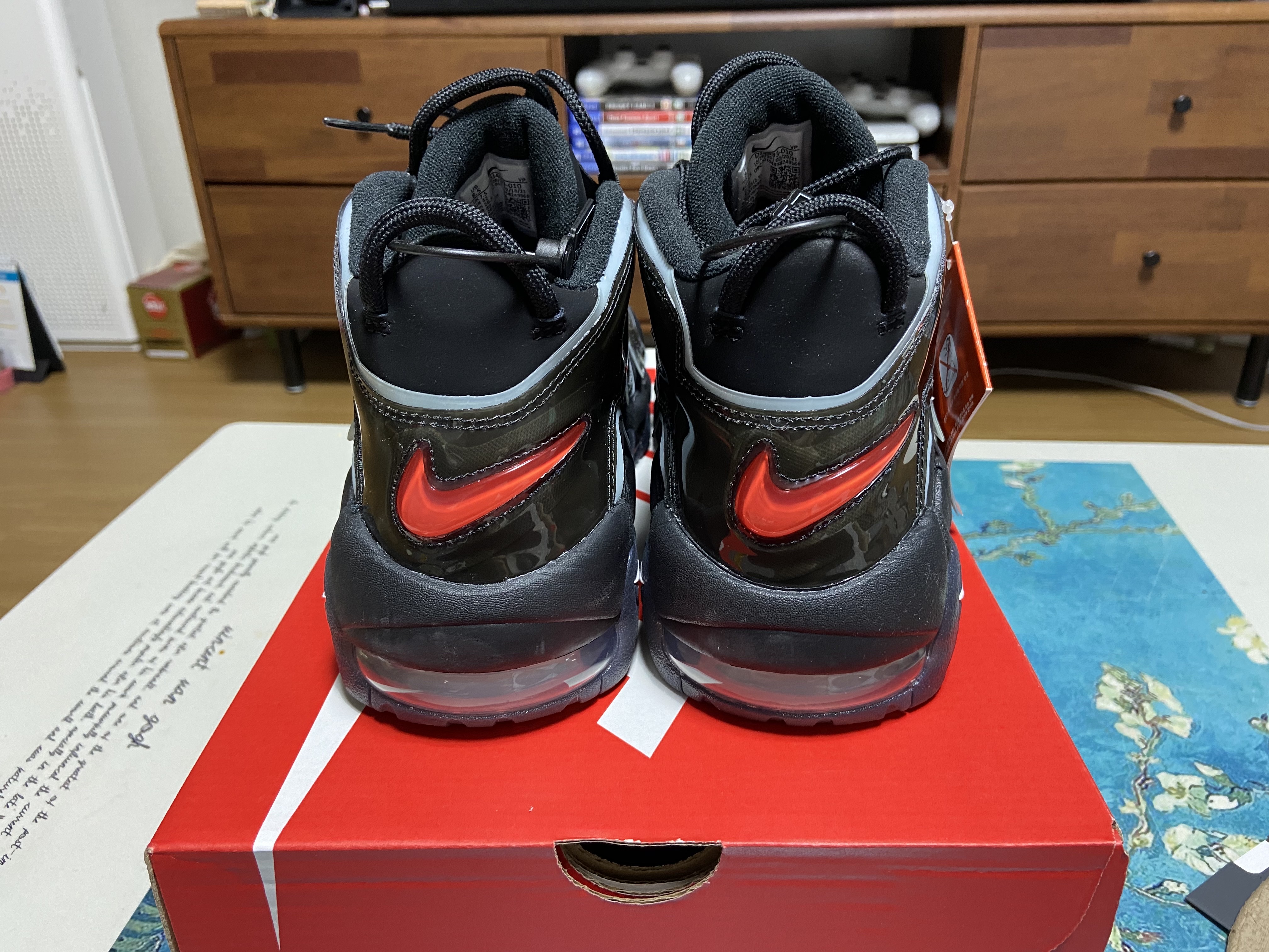 Nike Air More Uptempo 96 Maximum Volume 착용 스타일 - 3