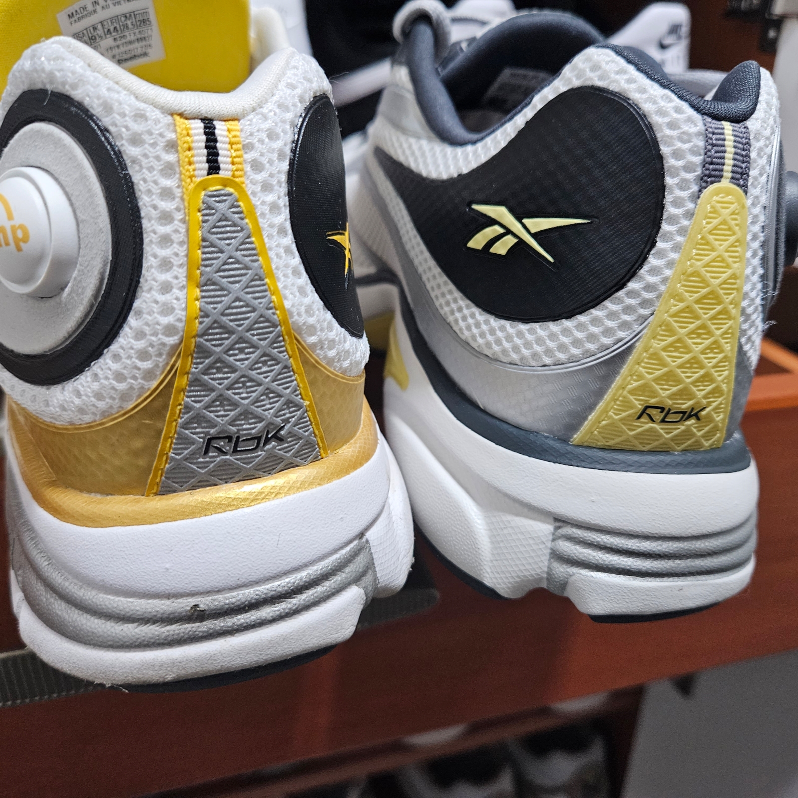 Reebok x Liful Premier Pump Paris Grey, Reebok Premier Pump Paris White Gold Metallic 착용 스타일