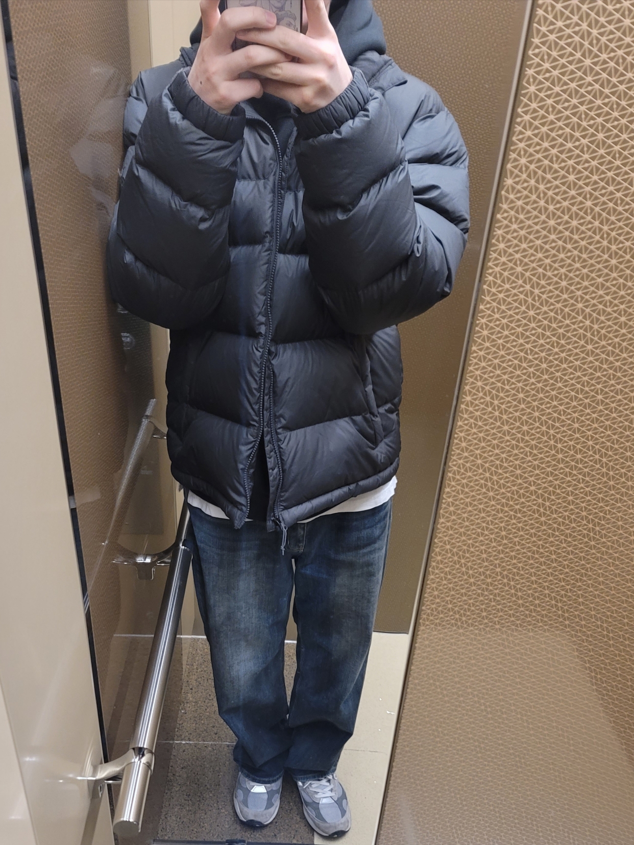 New Balance 992 Made in USA Grey - D Standard, The North Face 1992 Nuptse Jacket Charcoal 착용 스타일