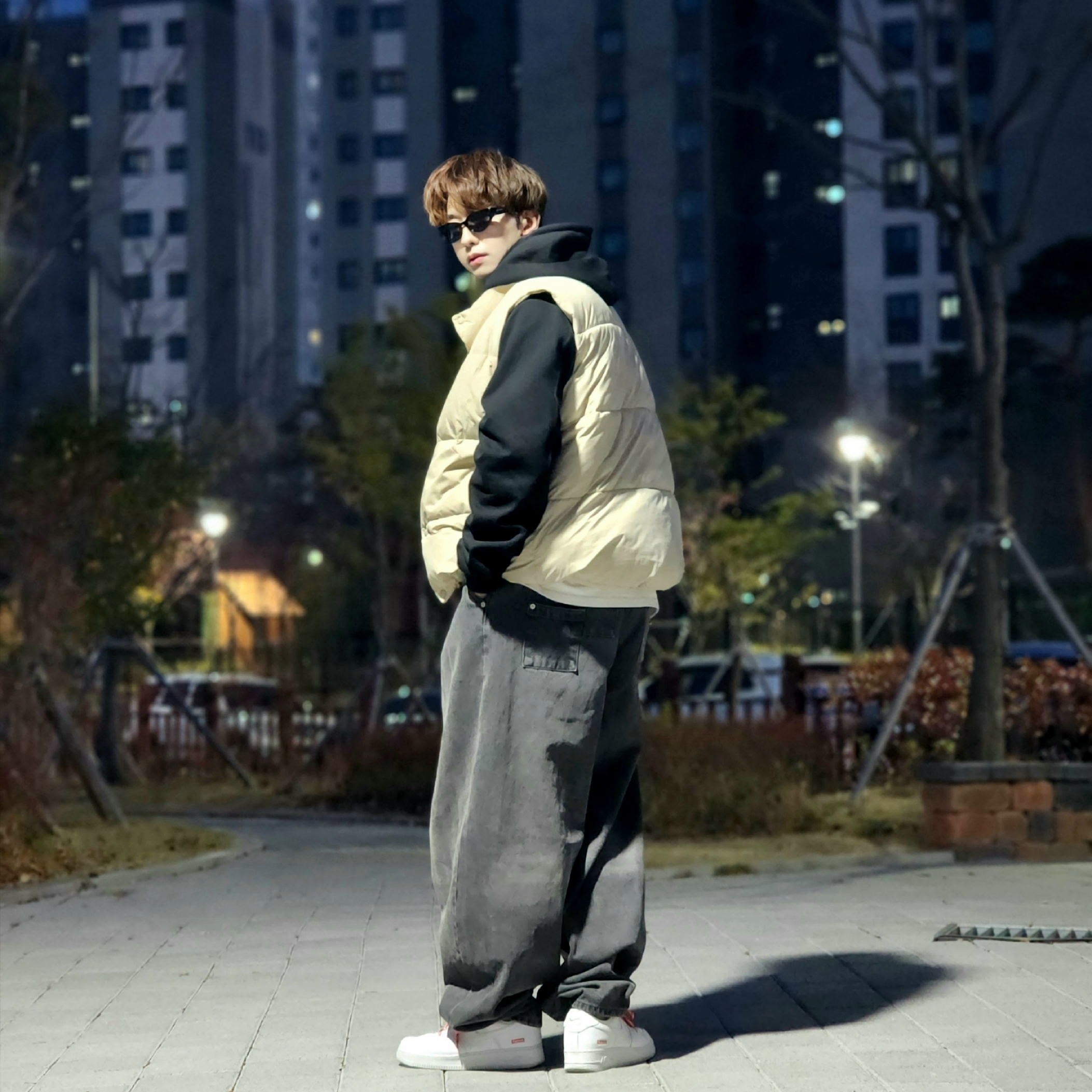 Nike x Supreme Air Force 1 Low White 착용 스타일 - 3