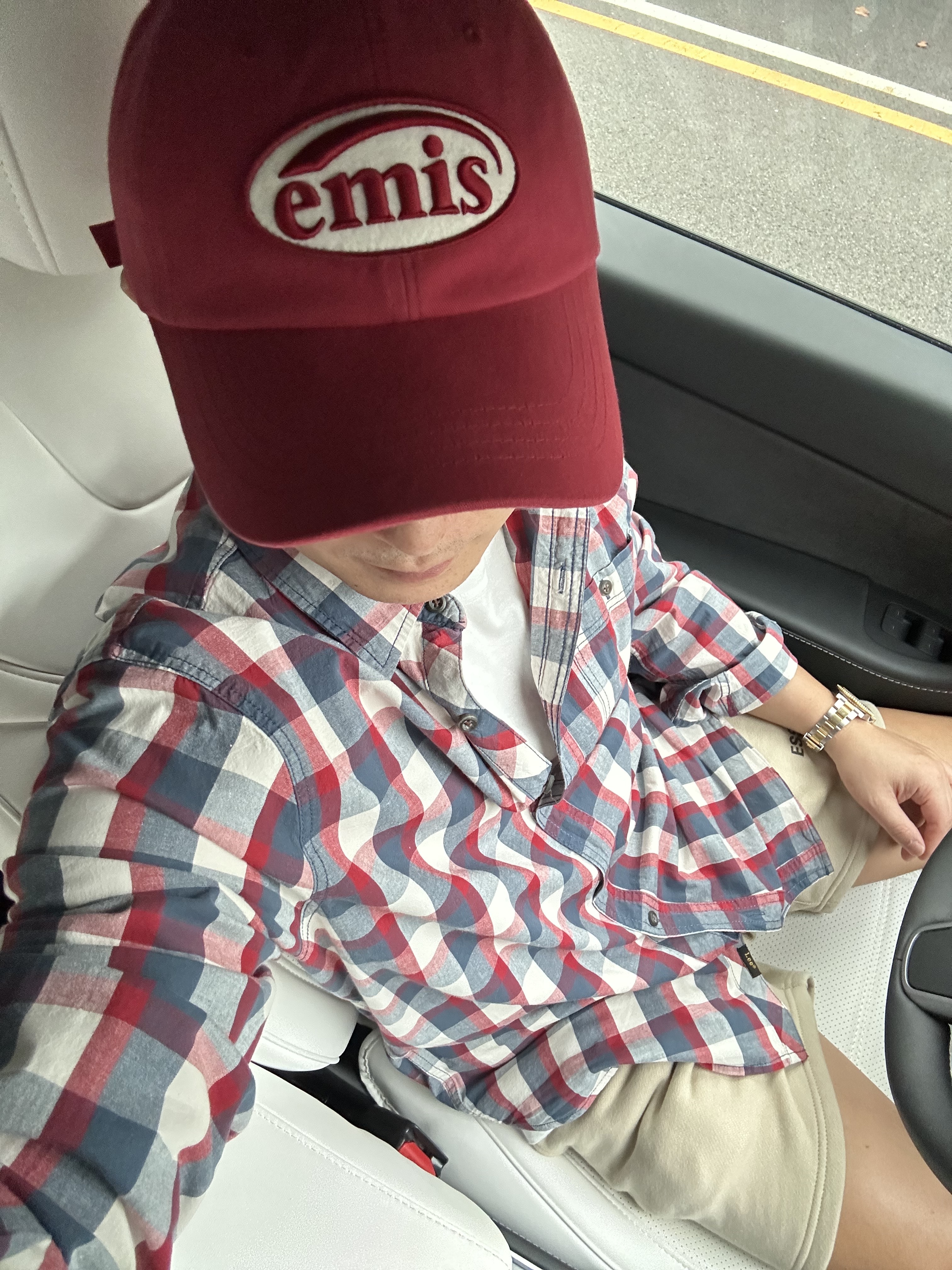 Emis Tone On Tone Wappen Ball Cap Red 착용 스타일