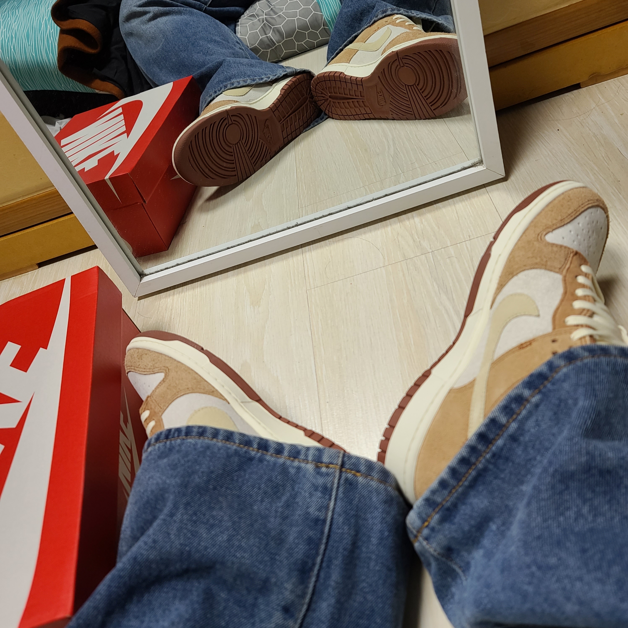 Nike Dunk Low Pro Premium Medium Curry 착용 스타일
