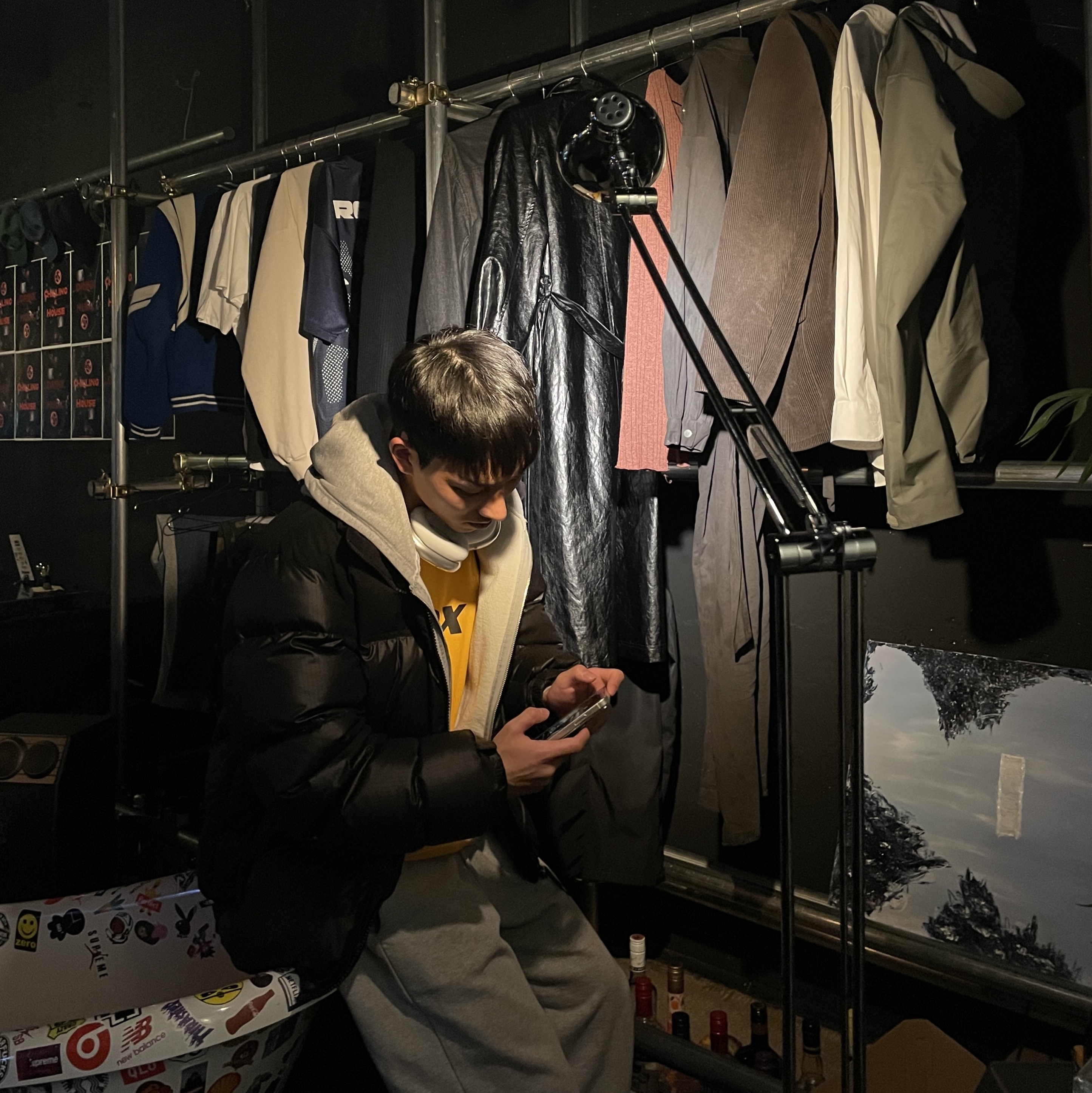 Apple AirPods Max Lightning Silver (Korean Ver.), The North Face Thermoball Traction Mule V Black 착용 스타일 - 4
