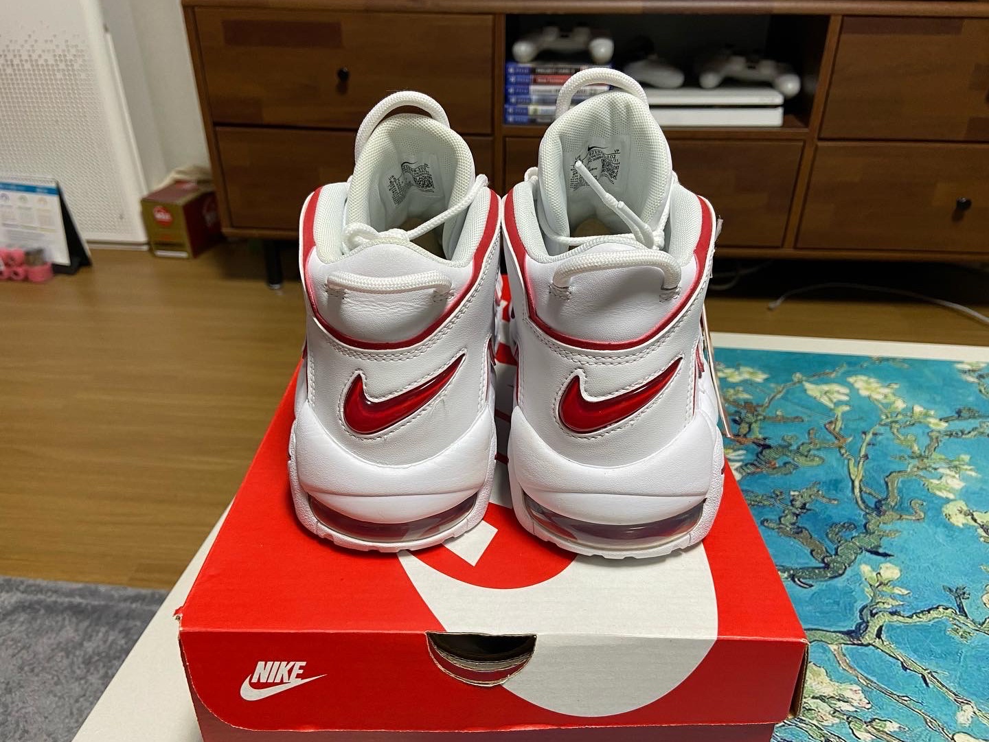 Nike Air More Uptempo White Varsity Red 2021 착용 스타일 - 2