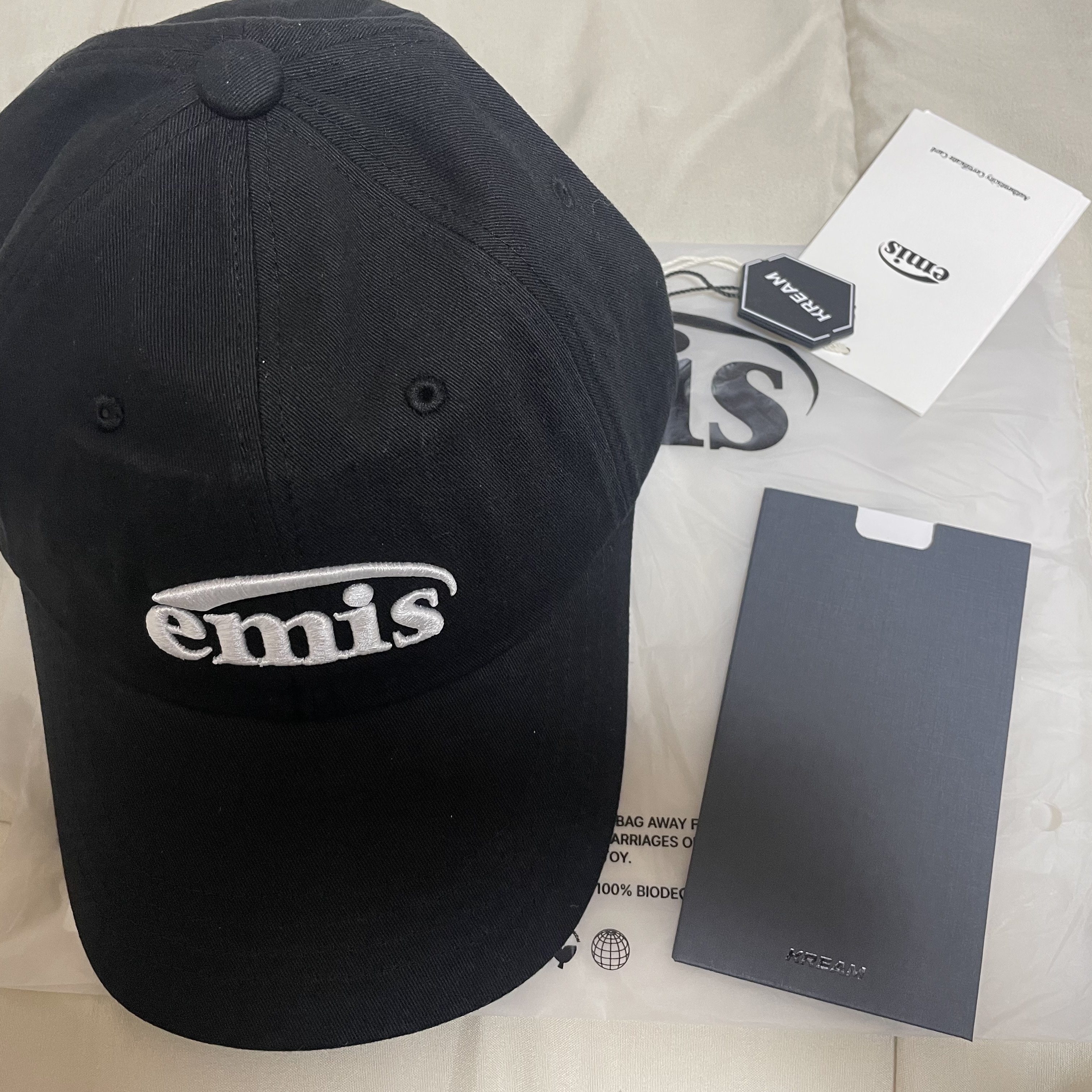 Emis New Logo Emis Cap Black 착용 스타일 - 1
