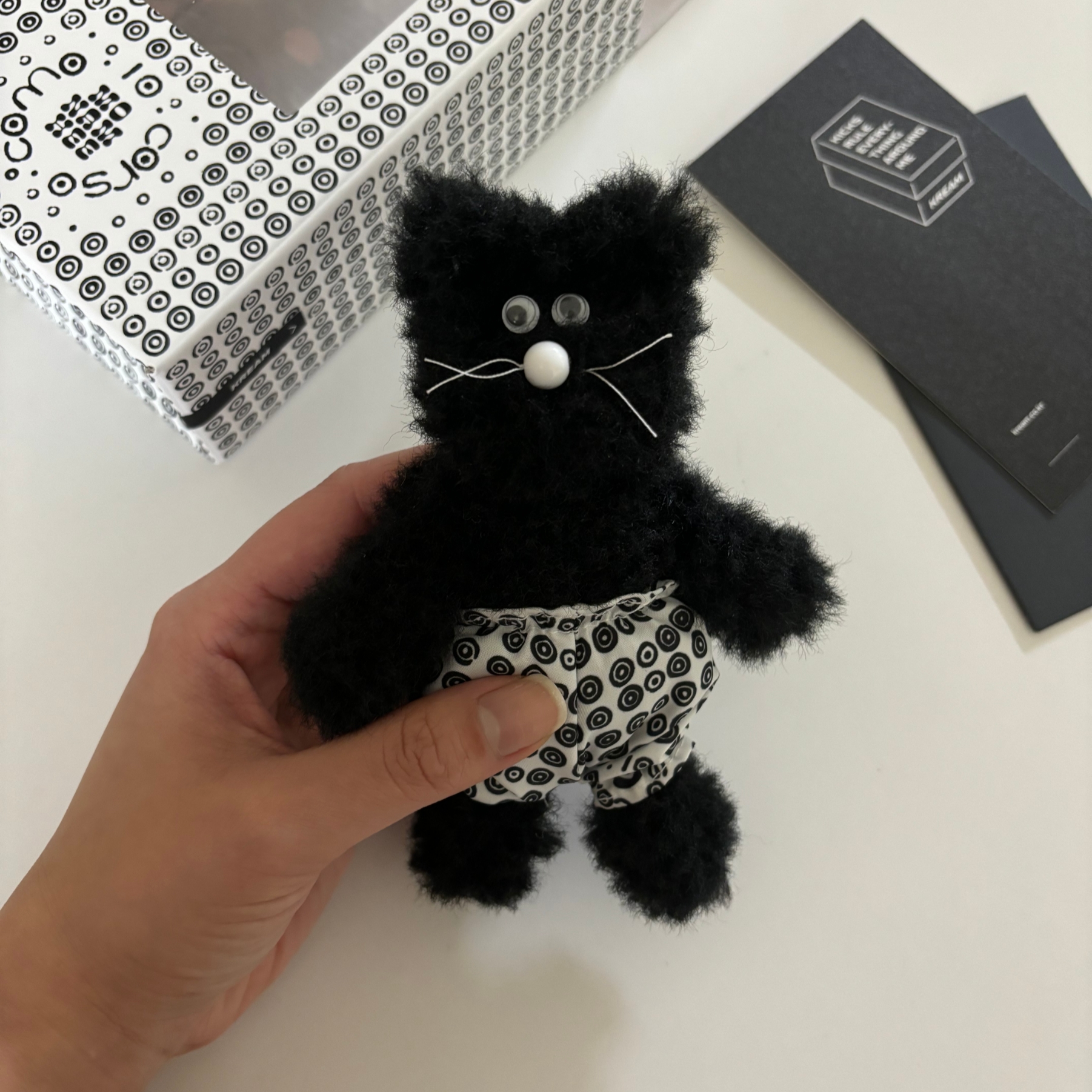 Monamhee x 10 Corso Como Bianco Keyring Black 착용 스타일