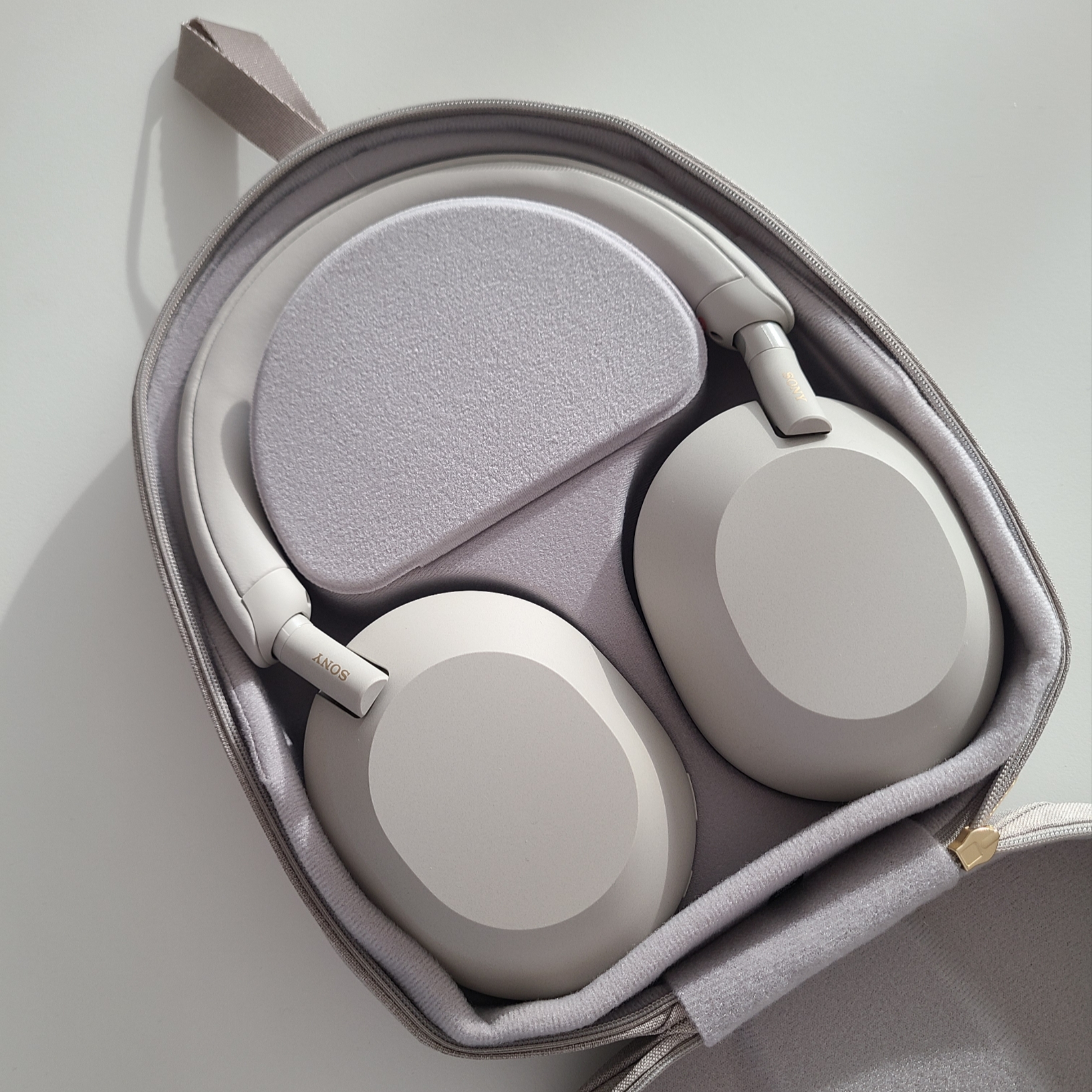 Sony WH-1000XM5 Silver (Korean Ver.), Sony WH-1000XM5 Silver (Sony Korea Ver.) 착용 스타일