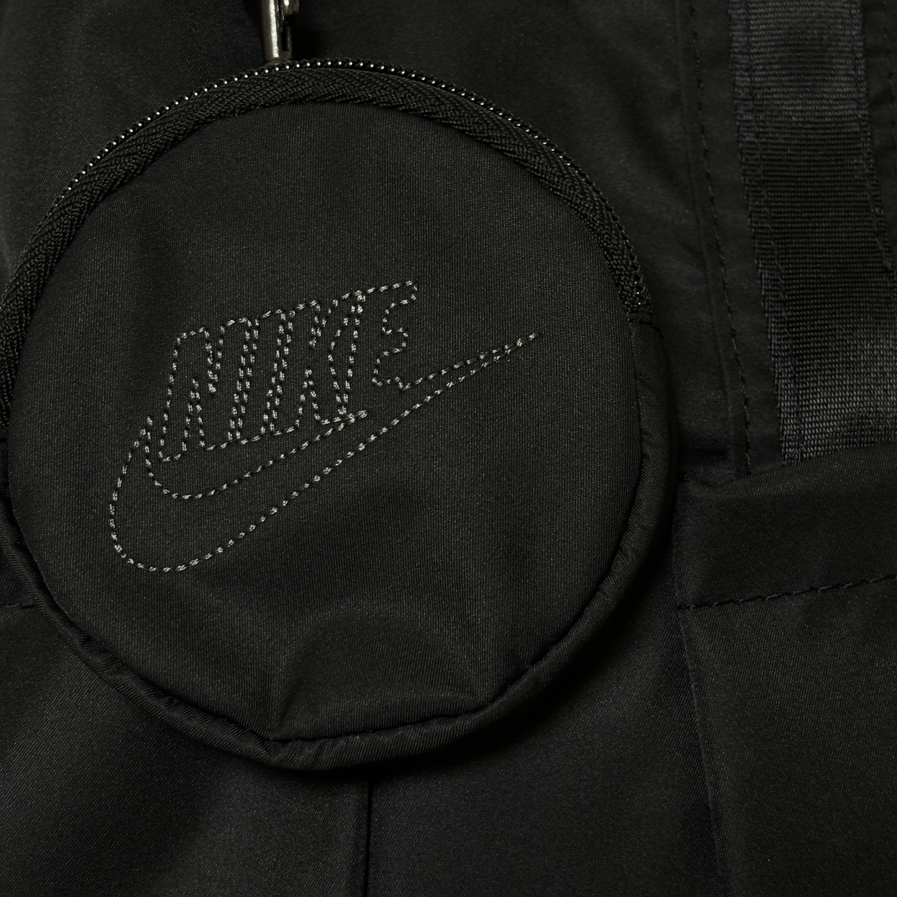 Nike Futura Luxe Mini Backpack Black 착용 스타일