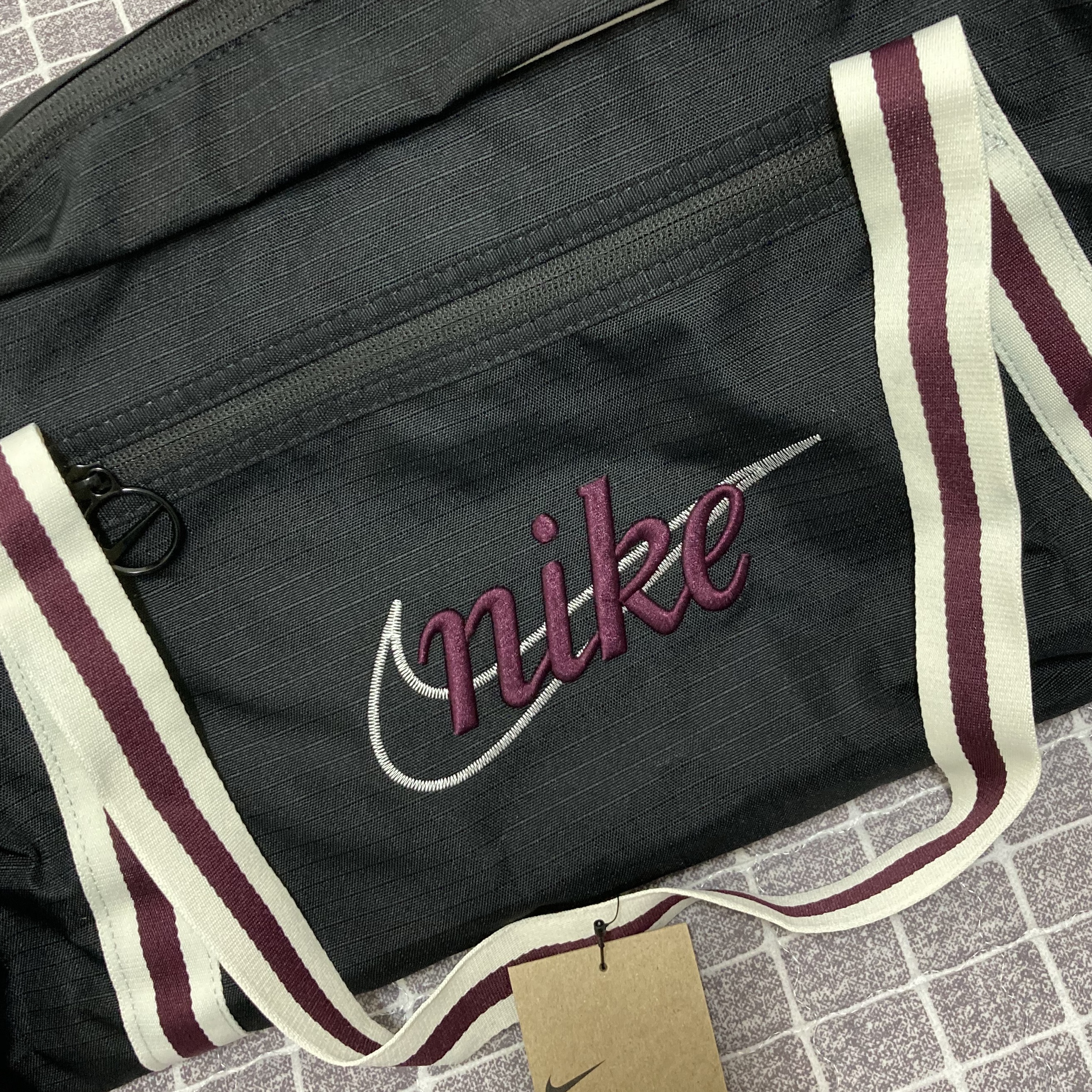 Nike Gym Club Training Bag 24L Black 착용 스타일