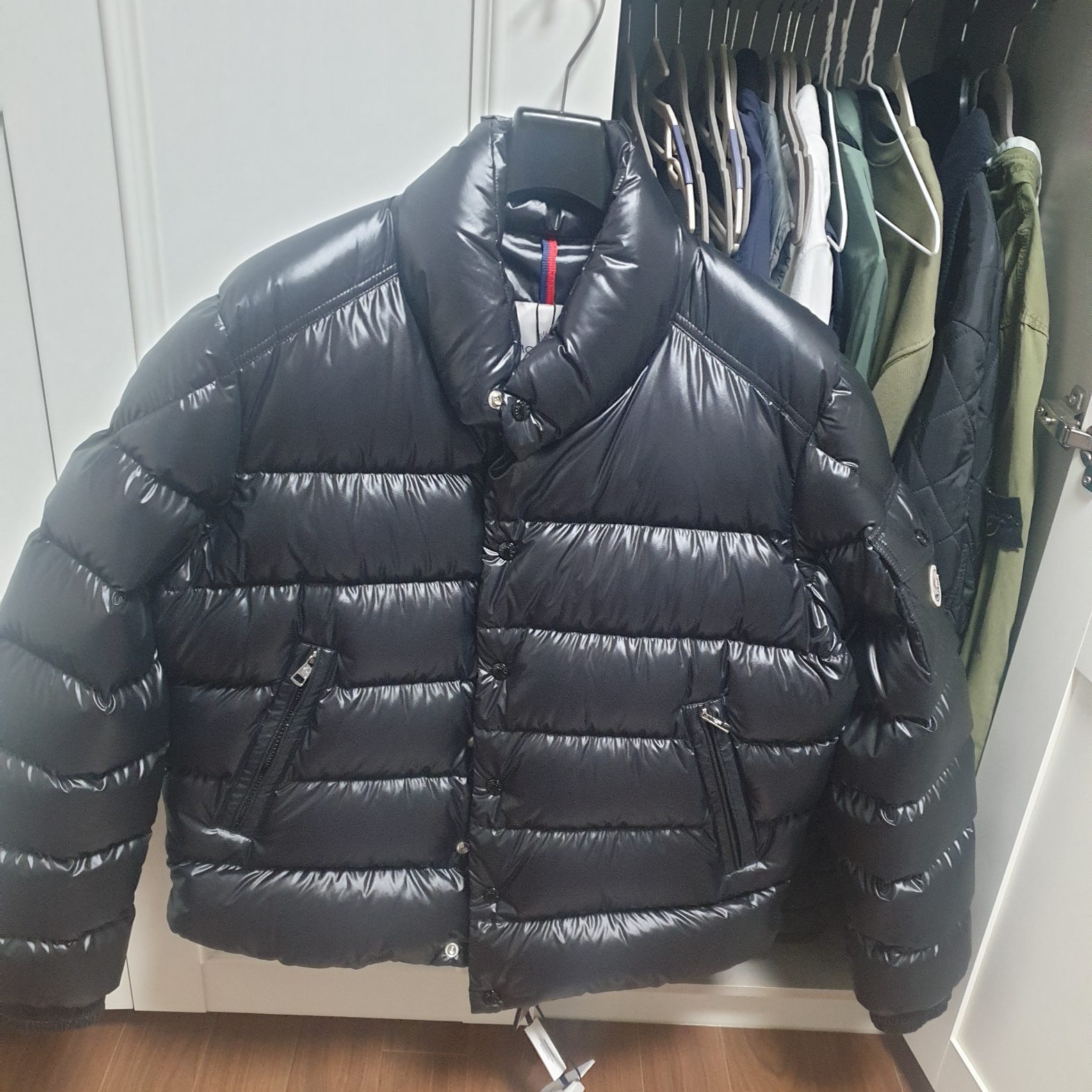 Moncler Lule Short Down Jacket Black - 23FW 착용 스타일
