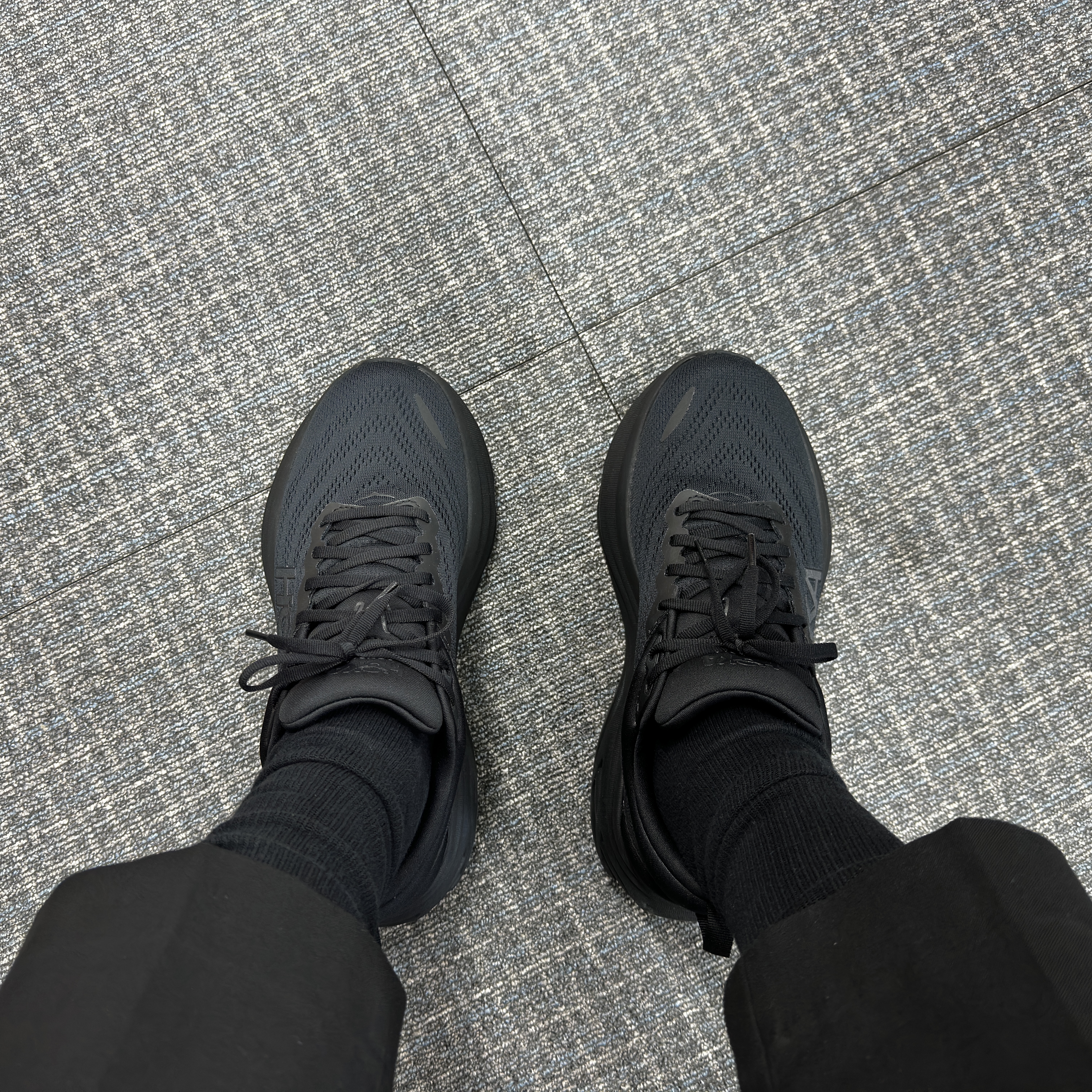 Hoka Bondi 8 Black - Wide 착용 스타일