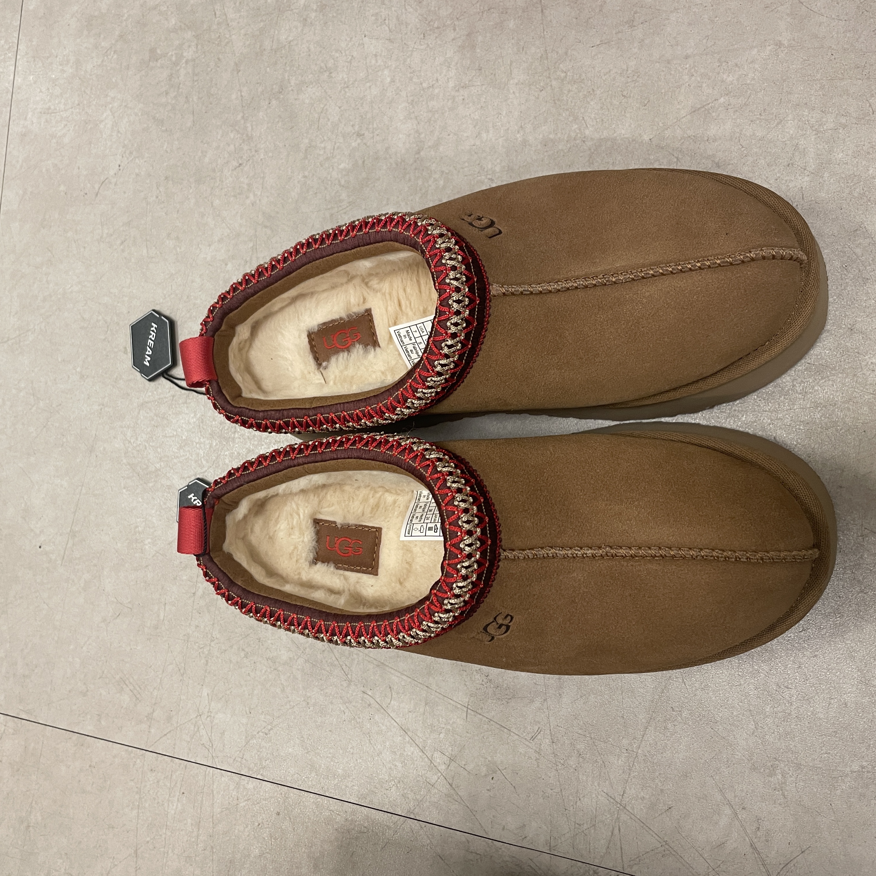 (W) UGG Tazz Slipper Chestnut 착용 스타일