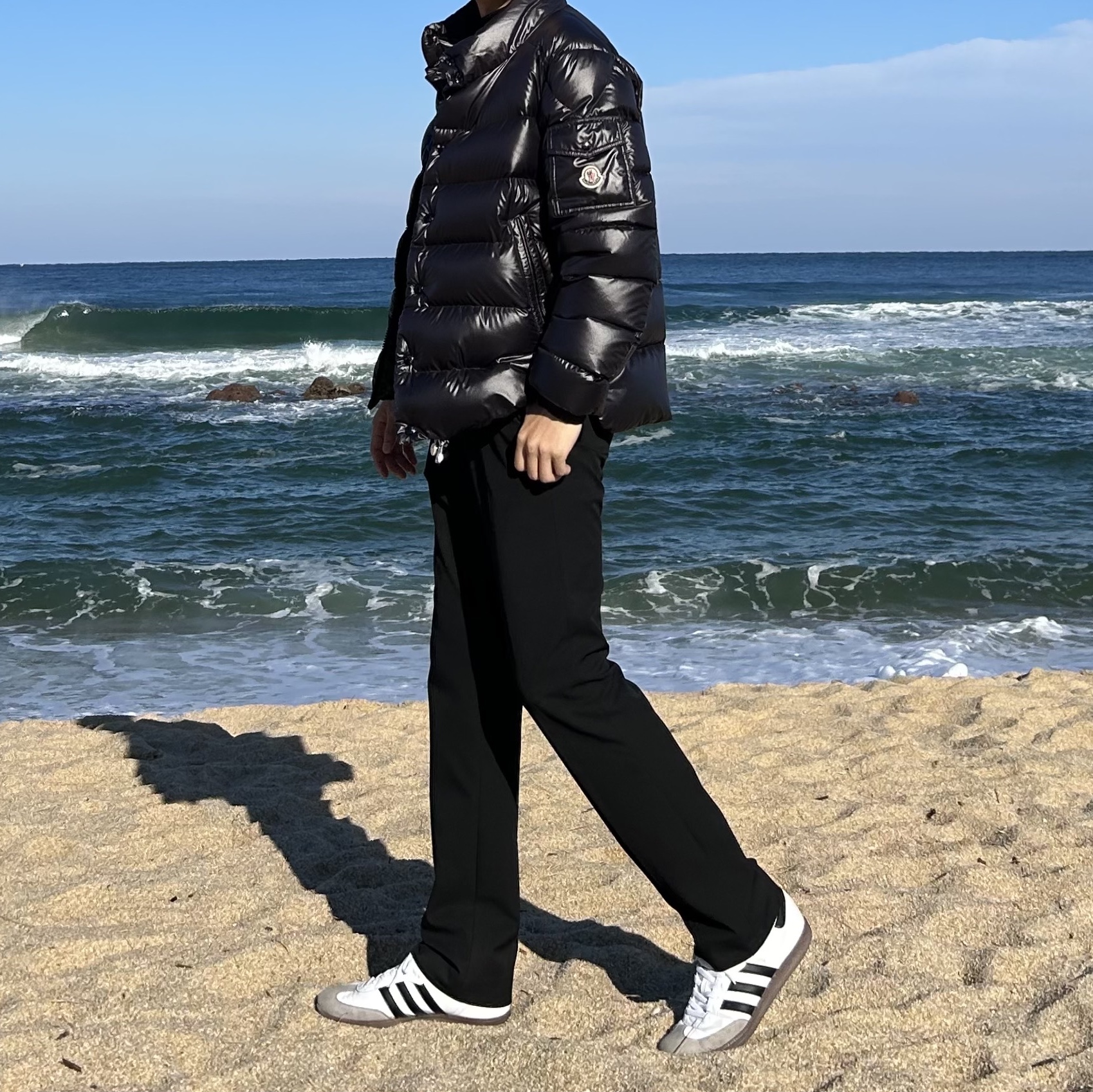 Moncler Lule Short Down Jacket Black - 23FW, Adidas Samba Vegan White Black 착용 스타일