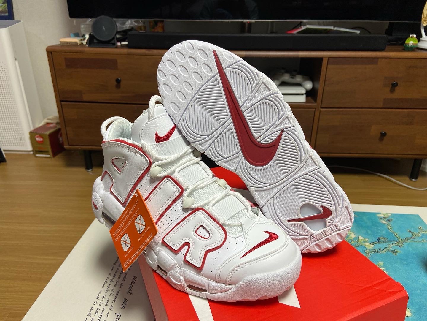 Nike Air More Uptempo White Varsity Red 2021 착용 스타일 - 3