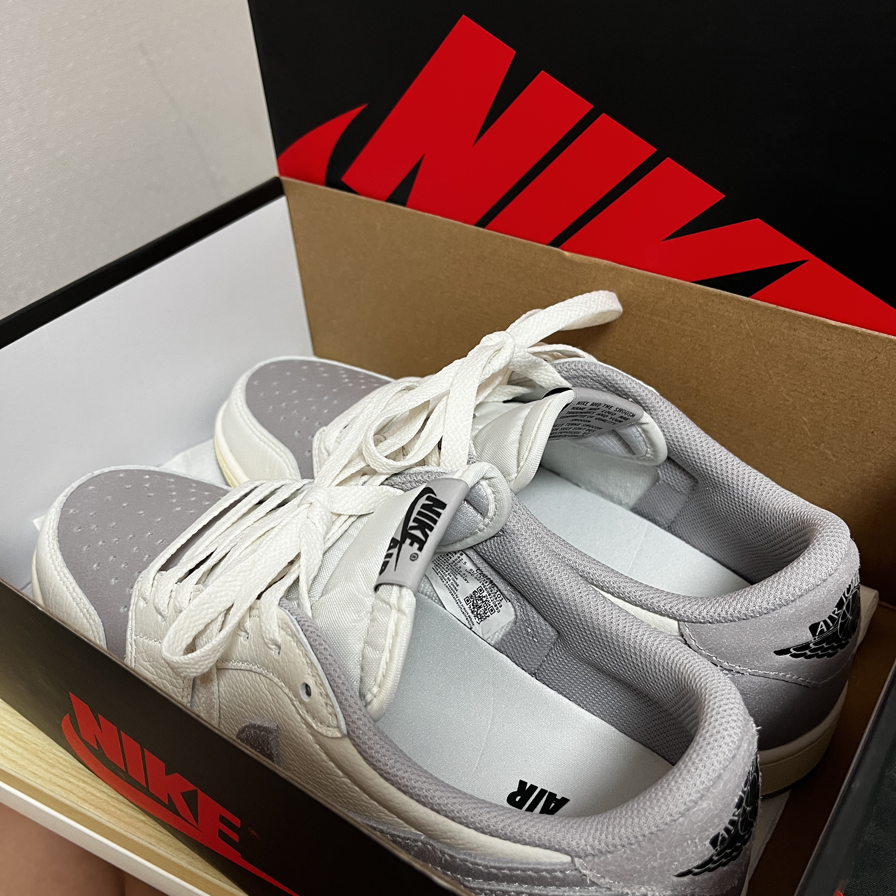 Jordan 1 Retro Low OG Atmosphere Grey 착용 스타일 - 2