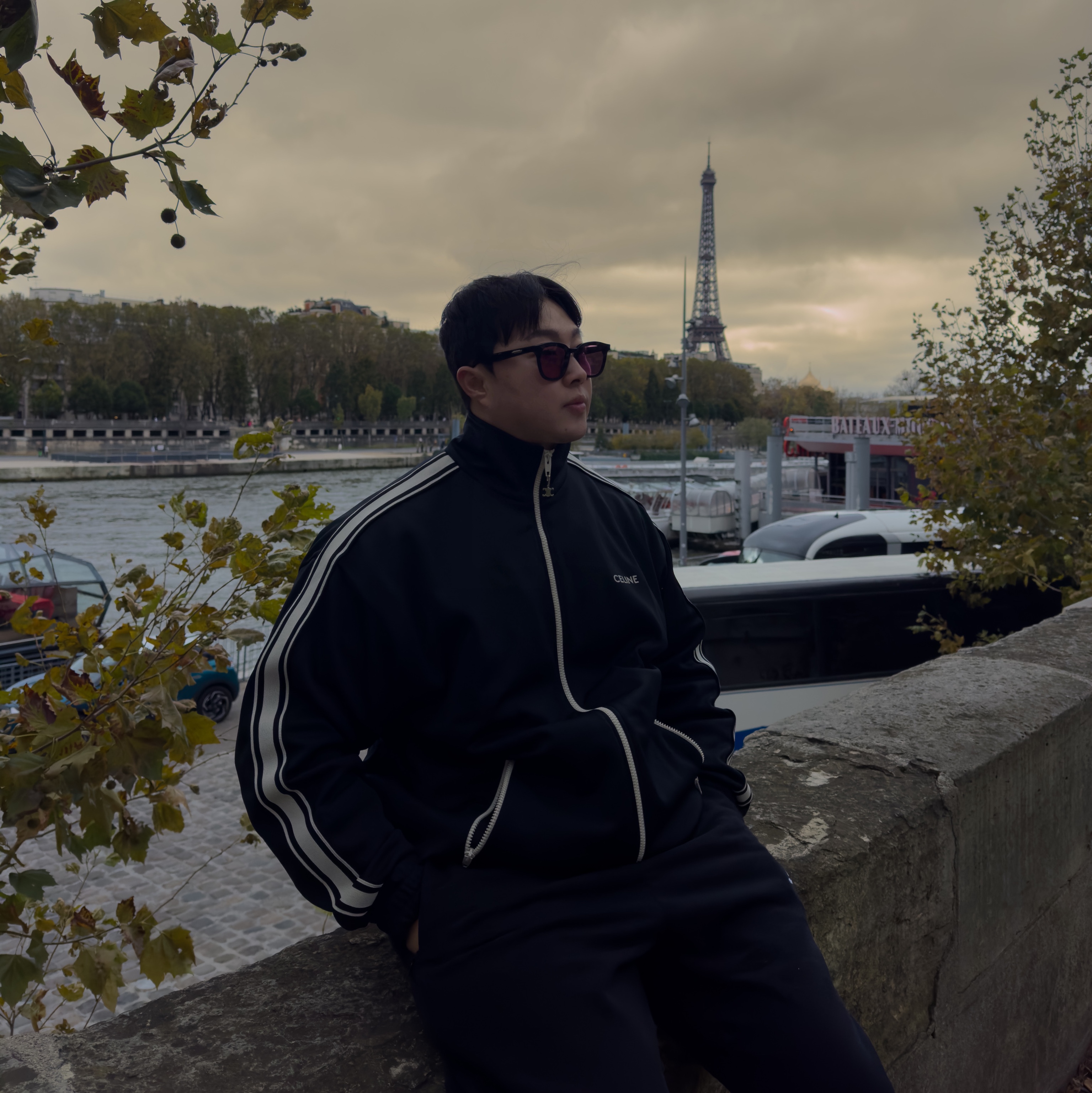 Celine Tracksuit Jacket in Double Face Jersey Black 착용 스타일 - 1