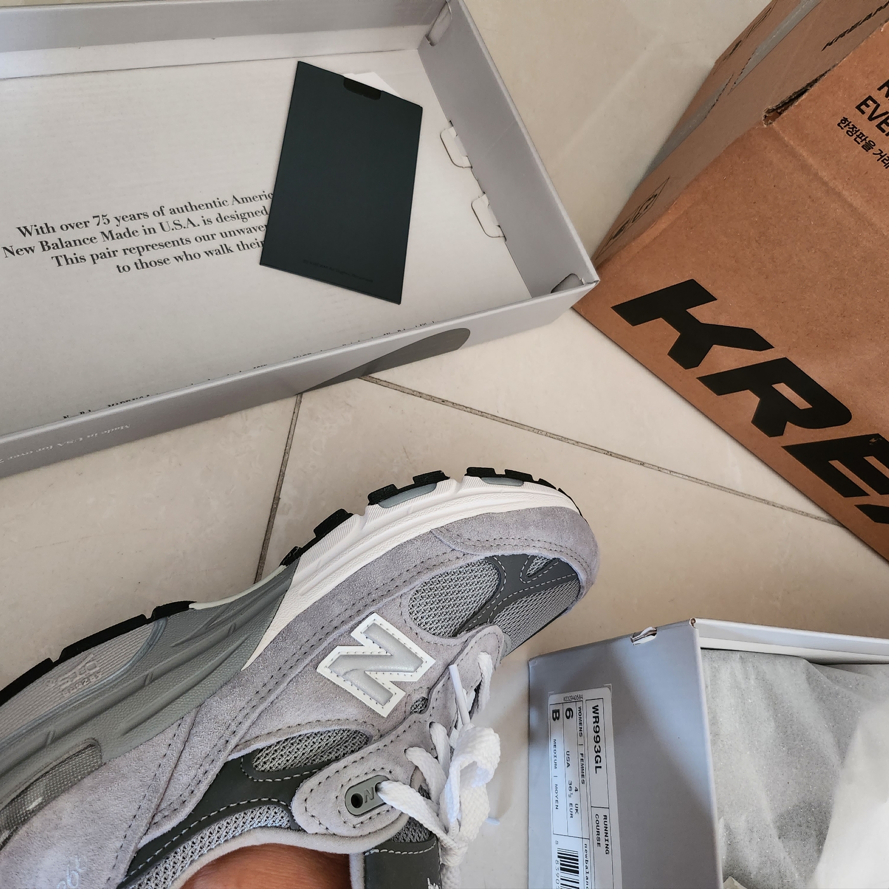 (W) New Balance 993 Made in USA Grey - B Standard 착용 스타일 - 1