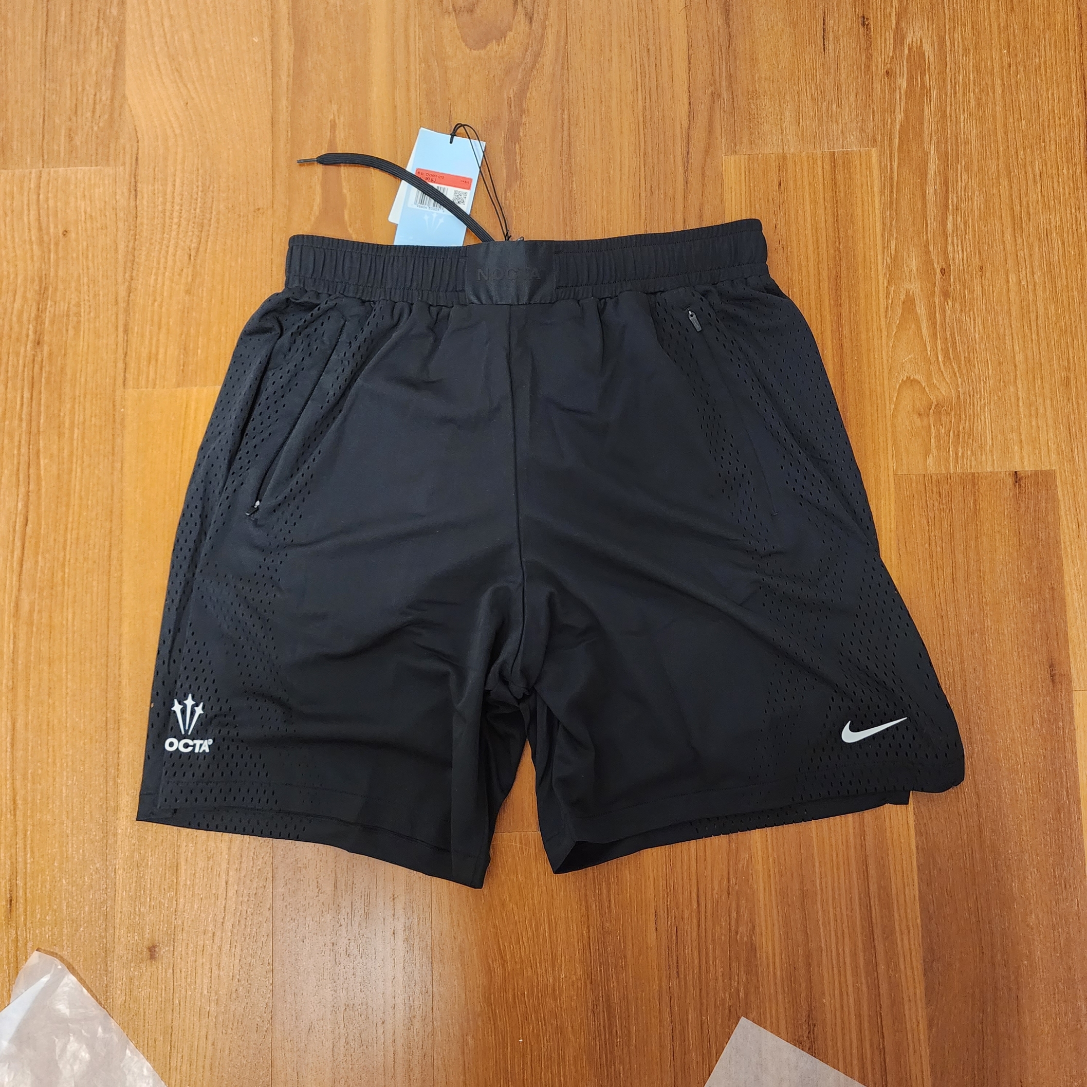 Nike x Drake Nocta Basketball Lightweight Shorts Black (DV3651-010) 착용 스타일 - 1