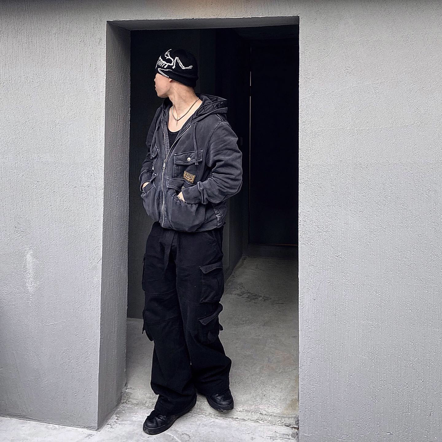 Nike Air Force 1 '07 Low Triple Black, Arc'teryx Bird Head Toque Orca 착용 스타일 - 1