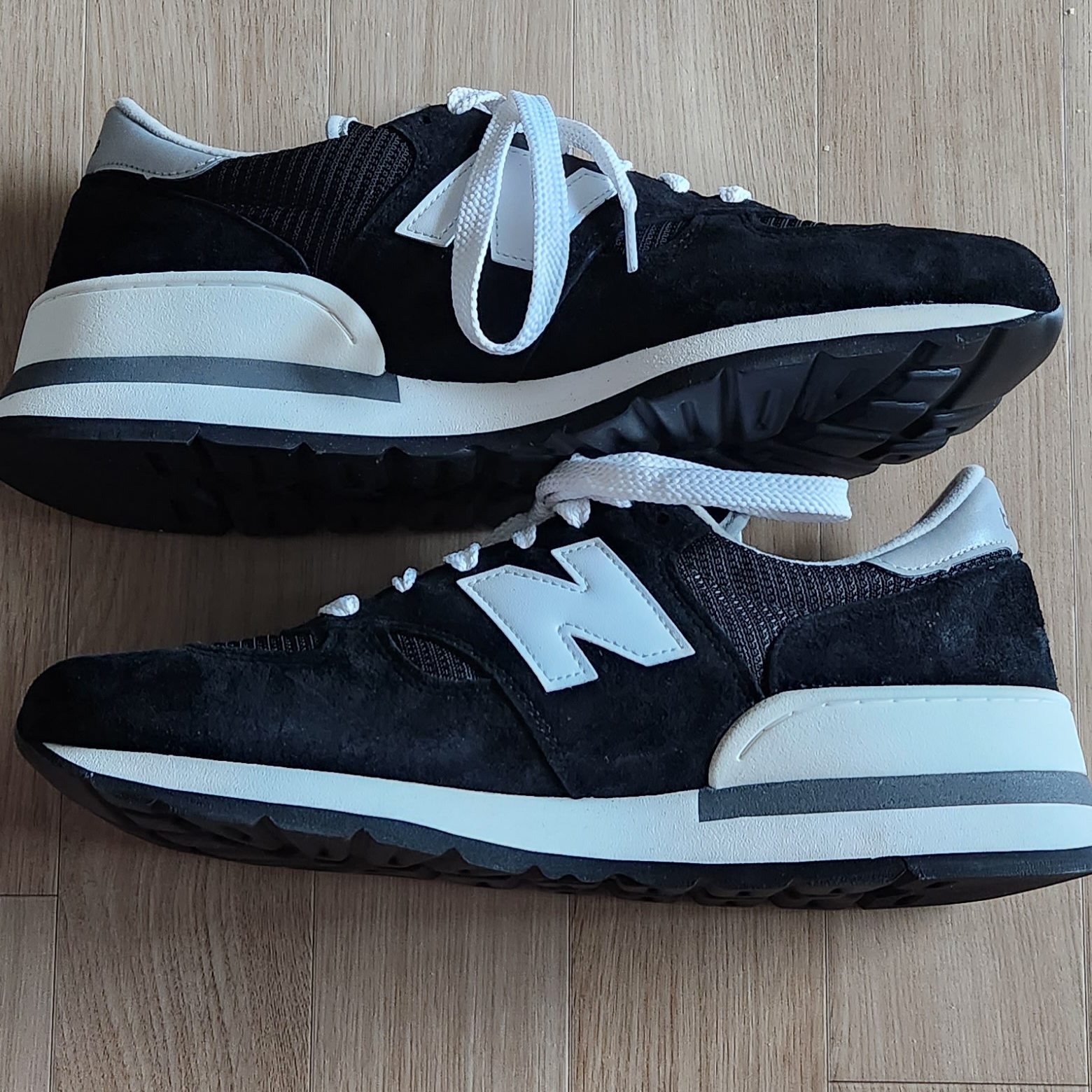 New Balance 990v1 Made in USA Black 착용 스타일
