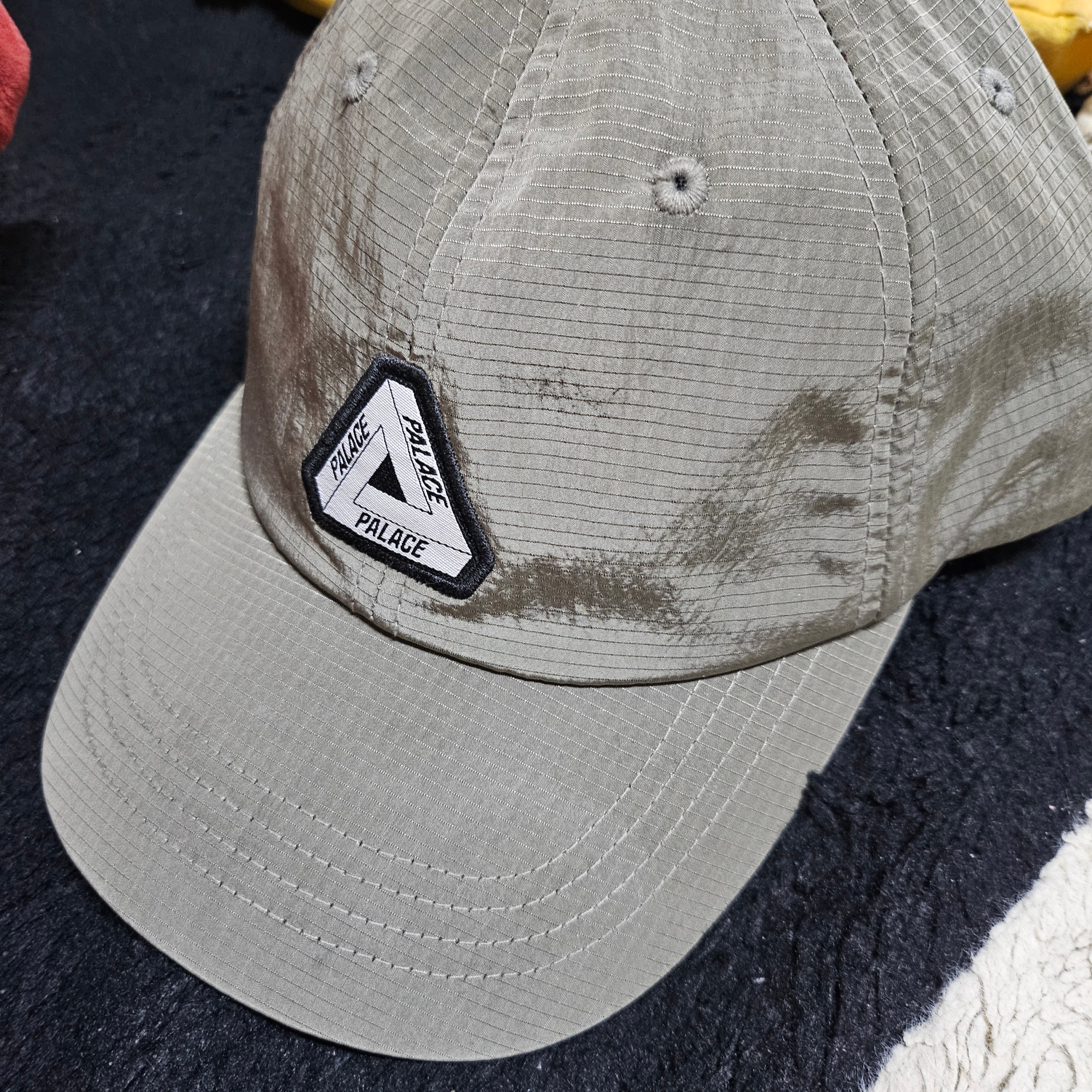 Palace Tri-Ferg Patch Shell 6-Panel Grey - 22SS 착용 스타일