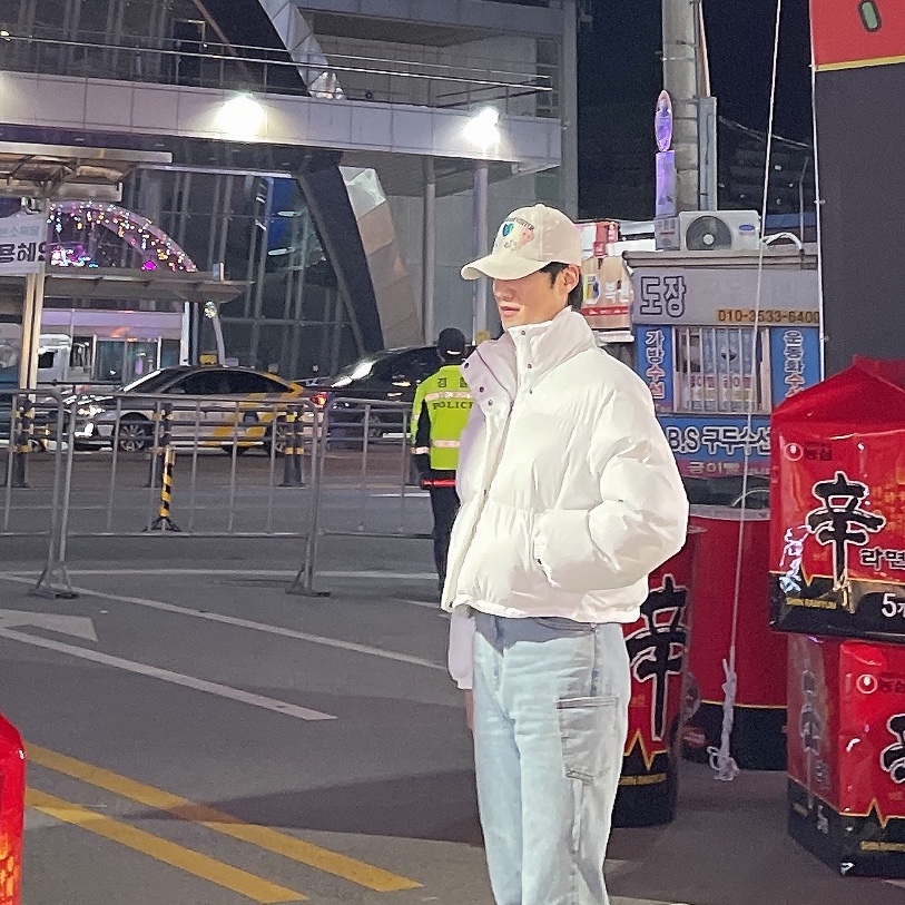 The Museum Visitor Globy & Lovey Ballcap (White) - 23PS 착용 스타일