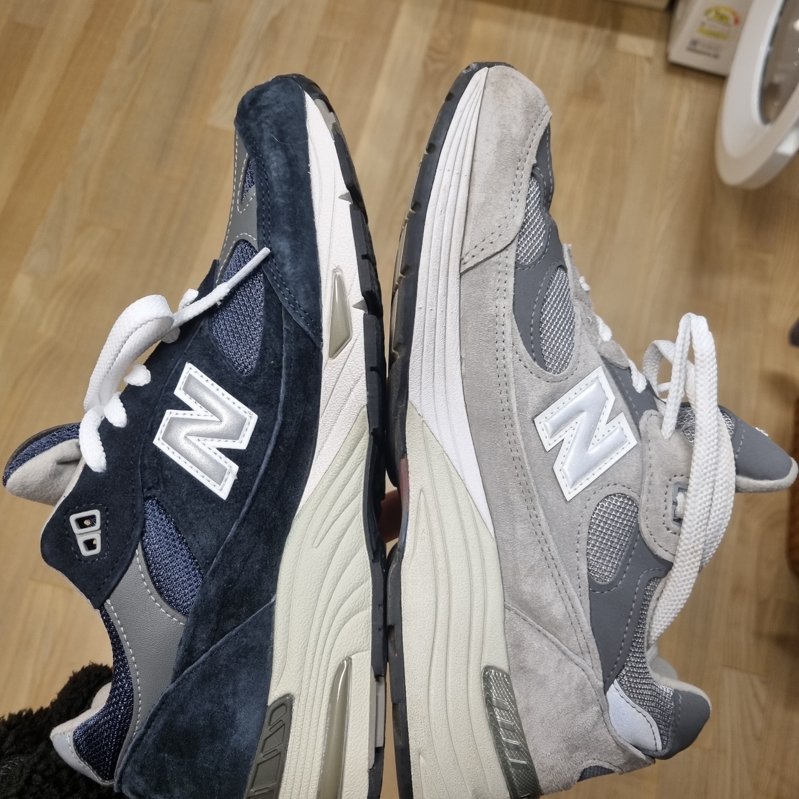 New Balance 991 Made in UK Navy, New Balance 992 Made in USA Grey - D Standard 착용 스타일