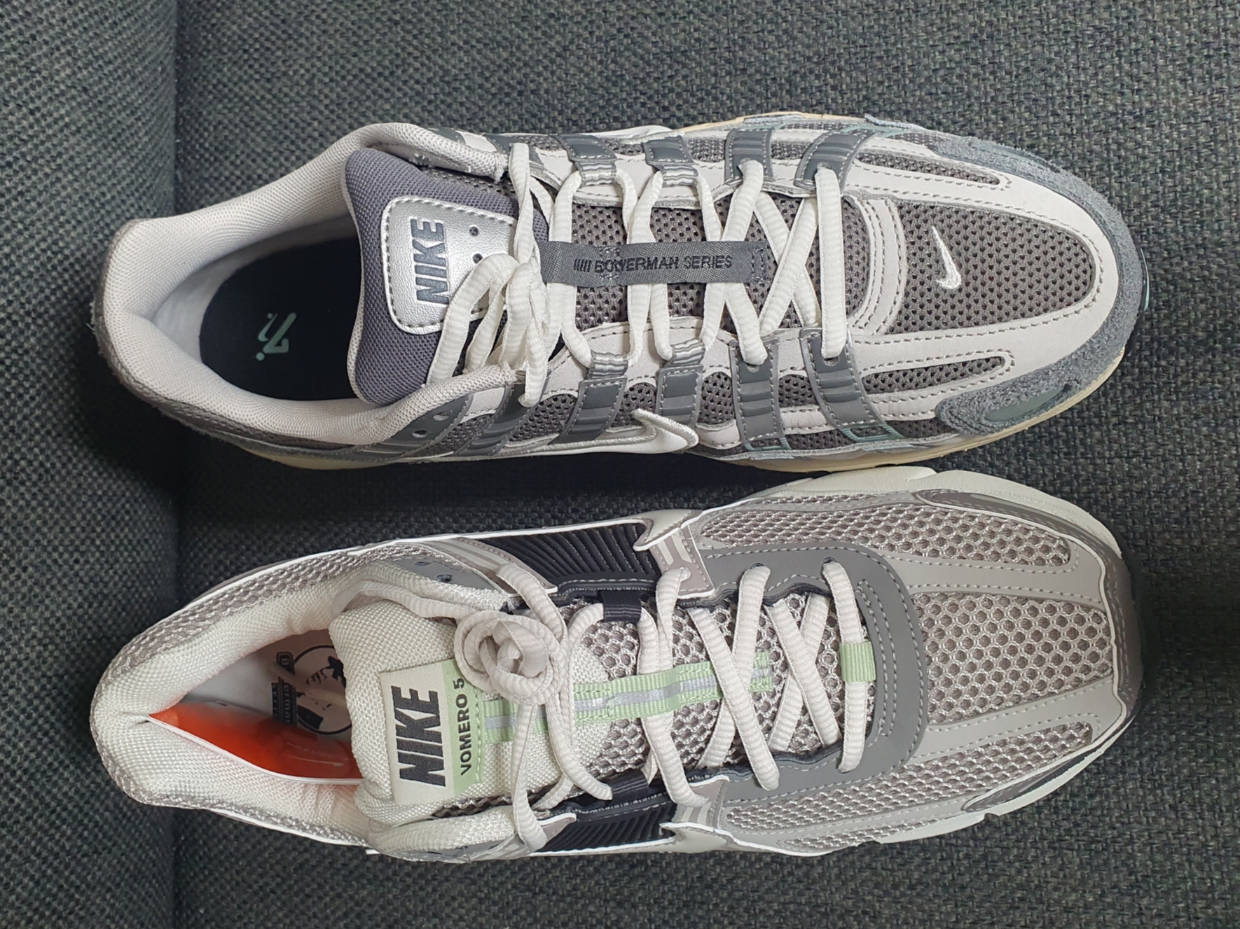 (W) Nike Zoom Vomero 5 Cobblestone and Flat Pewter, Nike P-6000 Flat Pewter Light Iron Ore 착용 스타일 - 2