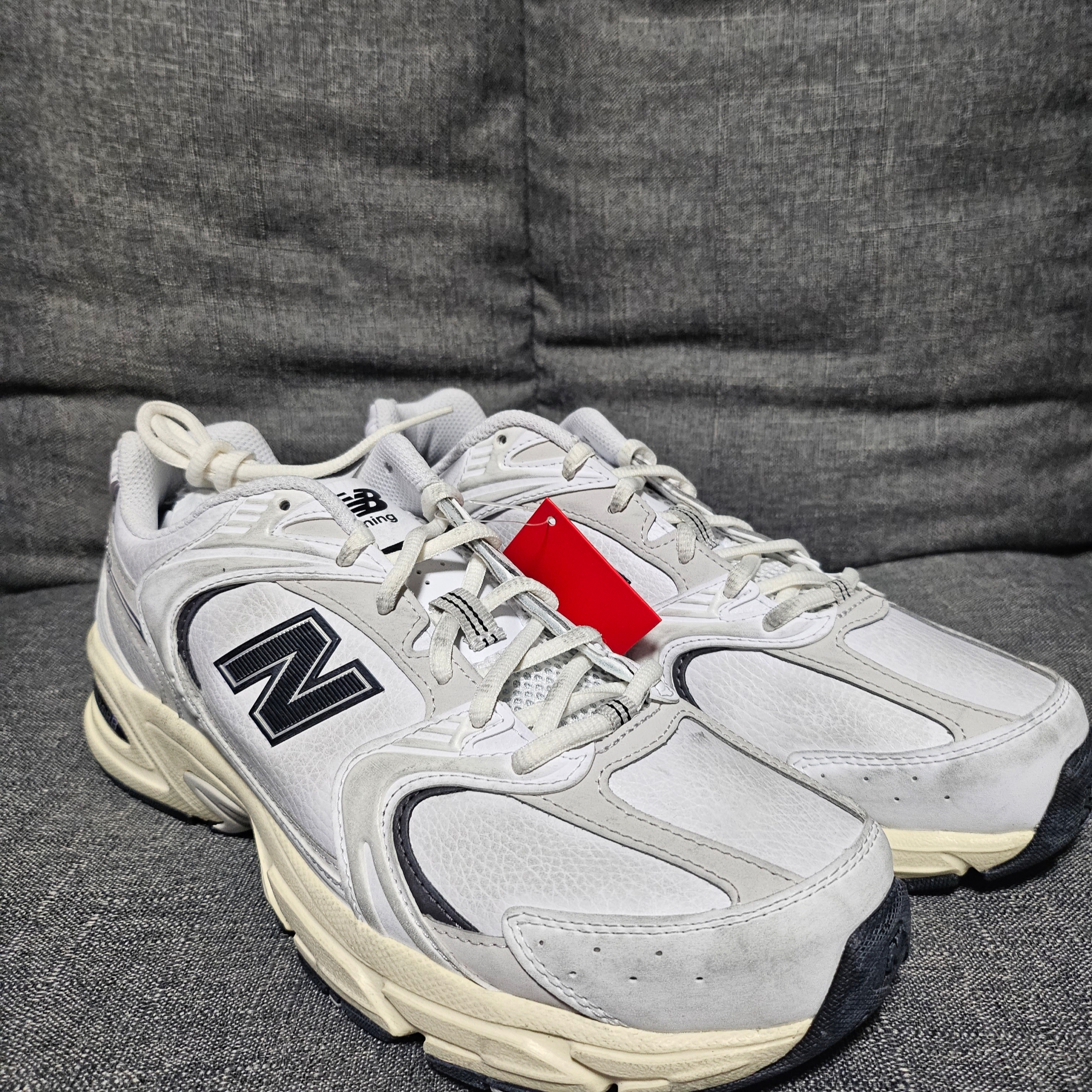 New Balance 530 Vintage White Gum 착용 스타일