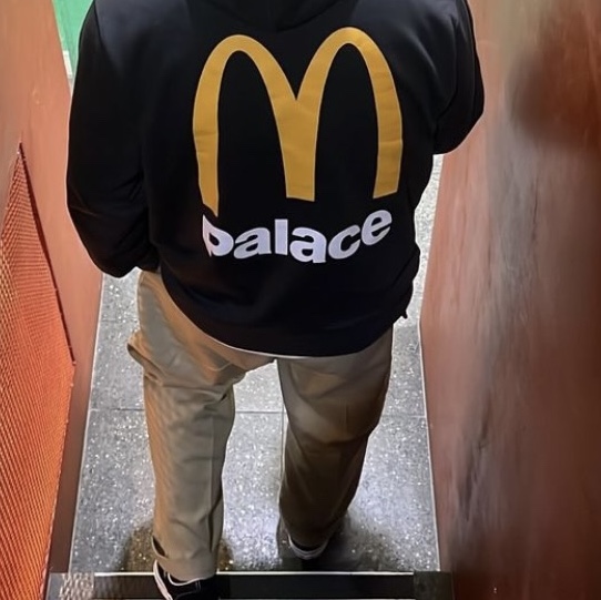 Palace x McDonald's Logo Hood Black - 23FW 착용 스타일