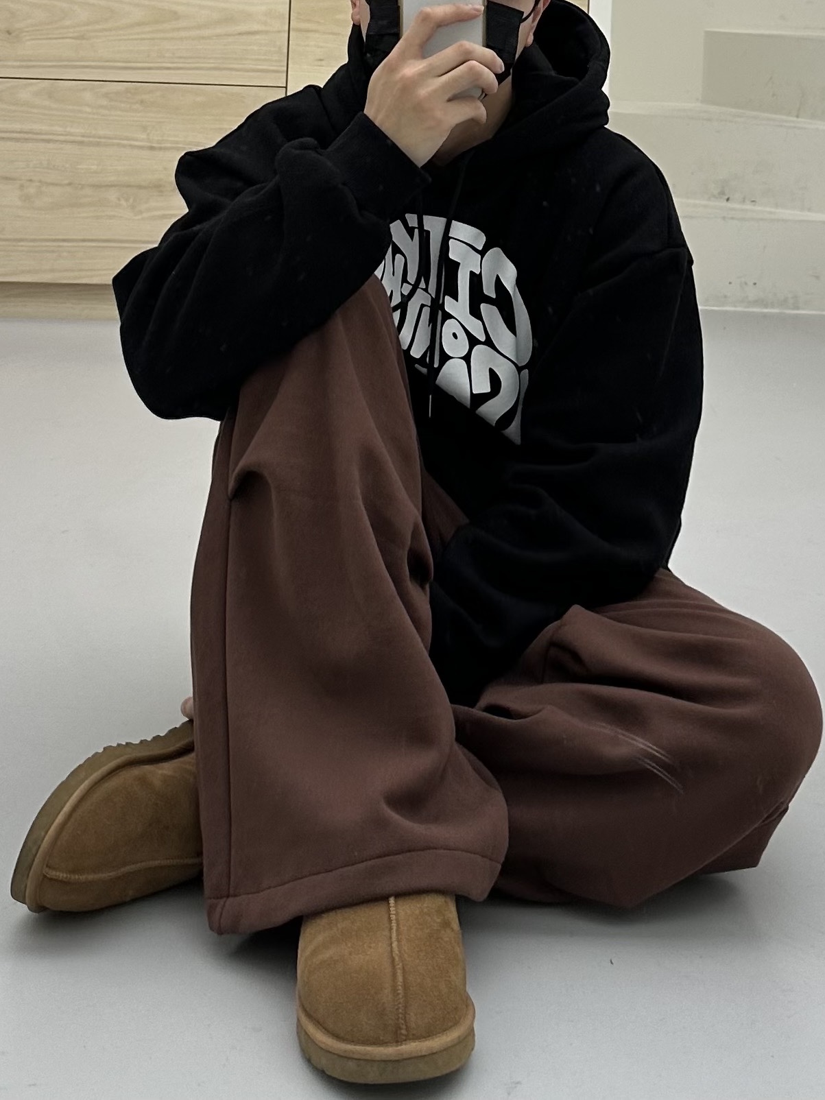 UGG Tasman Slipper Chestnut 착용 스타일 - 1