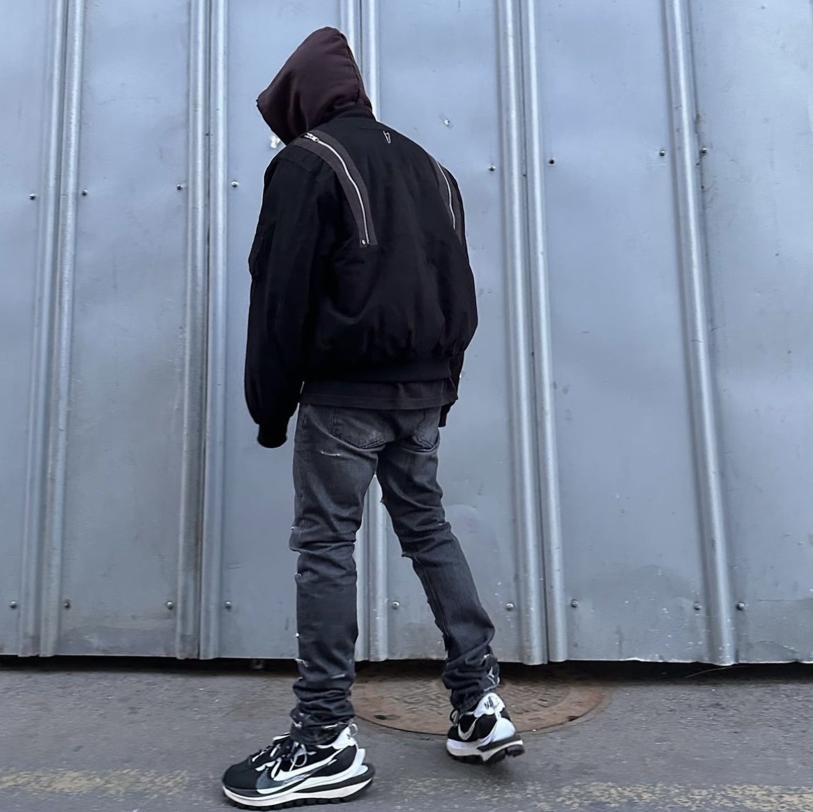 Undermycar Rumlow Back Zip Cotton Garment Bomber Dark Gull - 22FW, Nike x Sacai VaporWaffle Black White 착용 스타일 - 1
