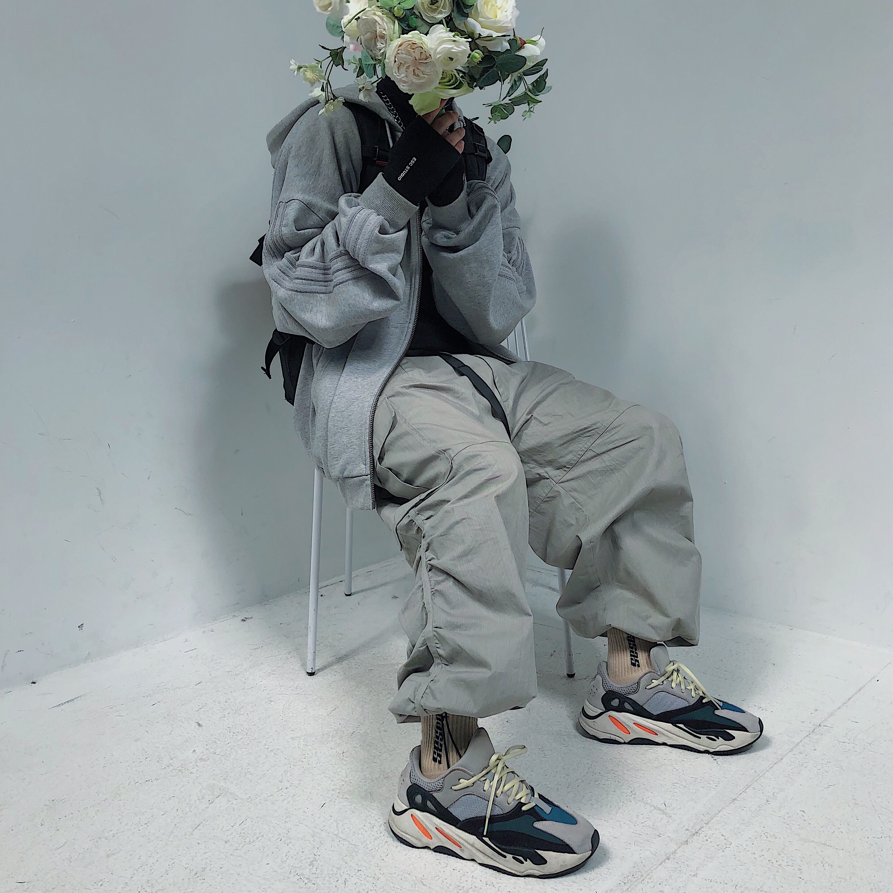 Adidas Yeezy Boost 700 Wave Runner Solid Grey 2017/2019 착용 스타일