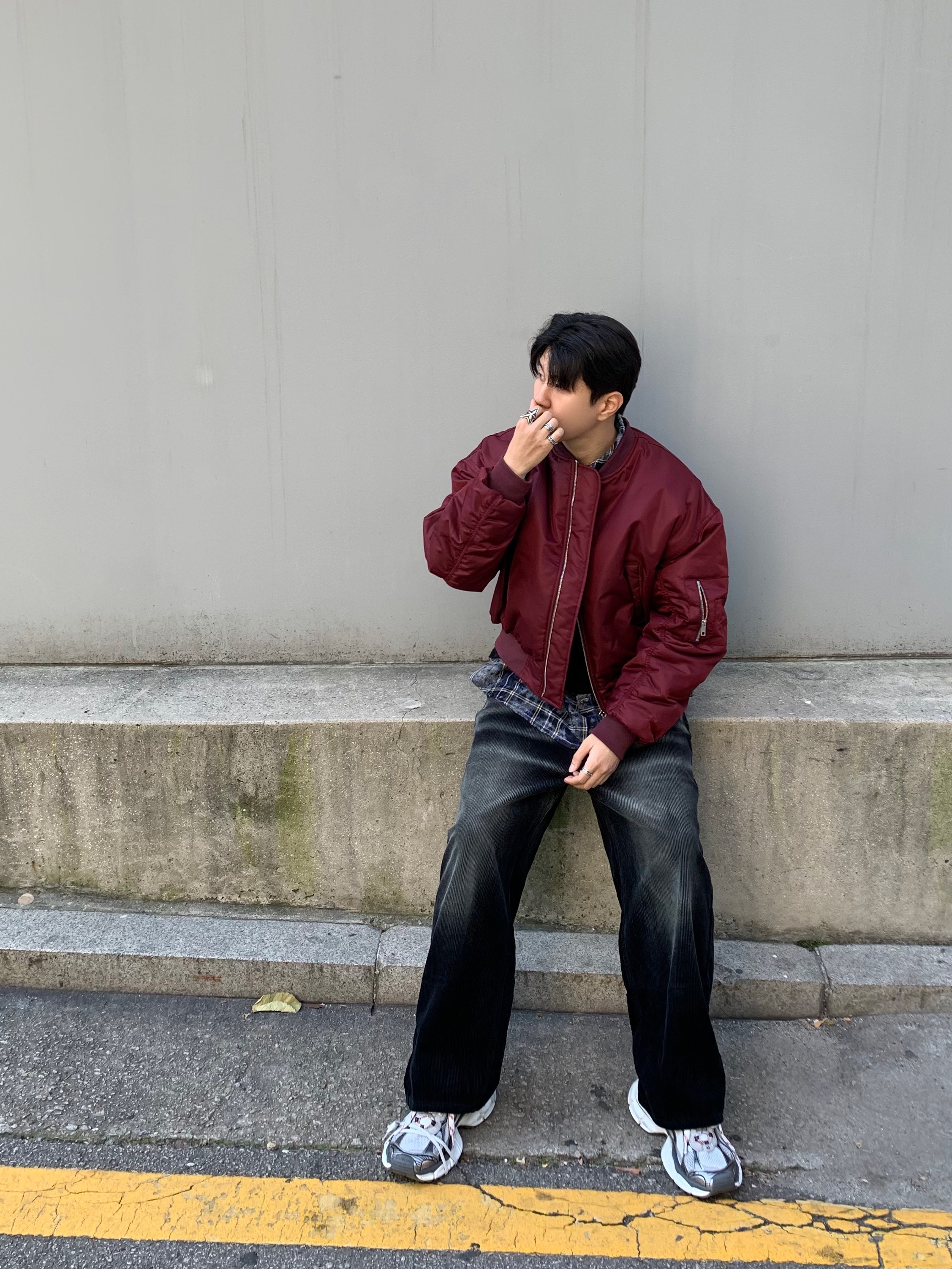 Balenciaga 3XL Sneakers Grey White Red 착용 스타일 - 4