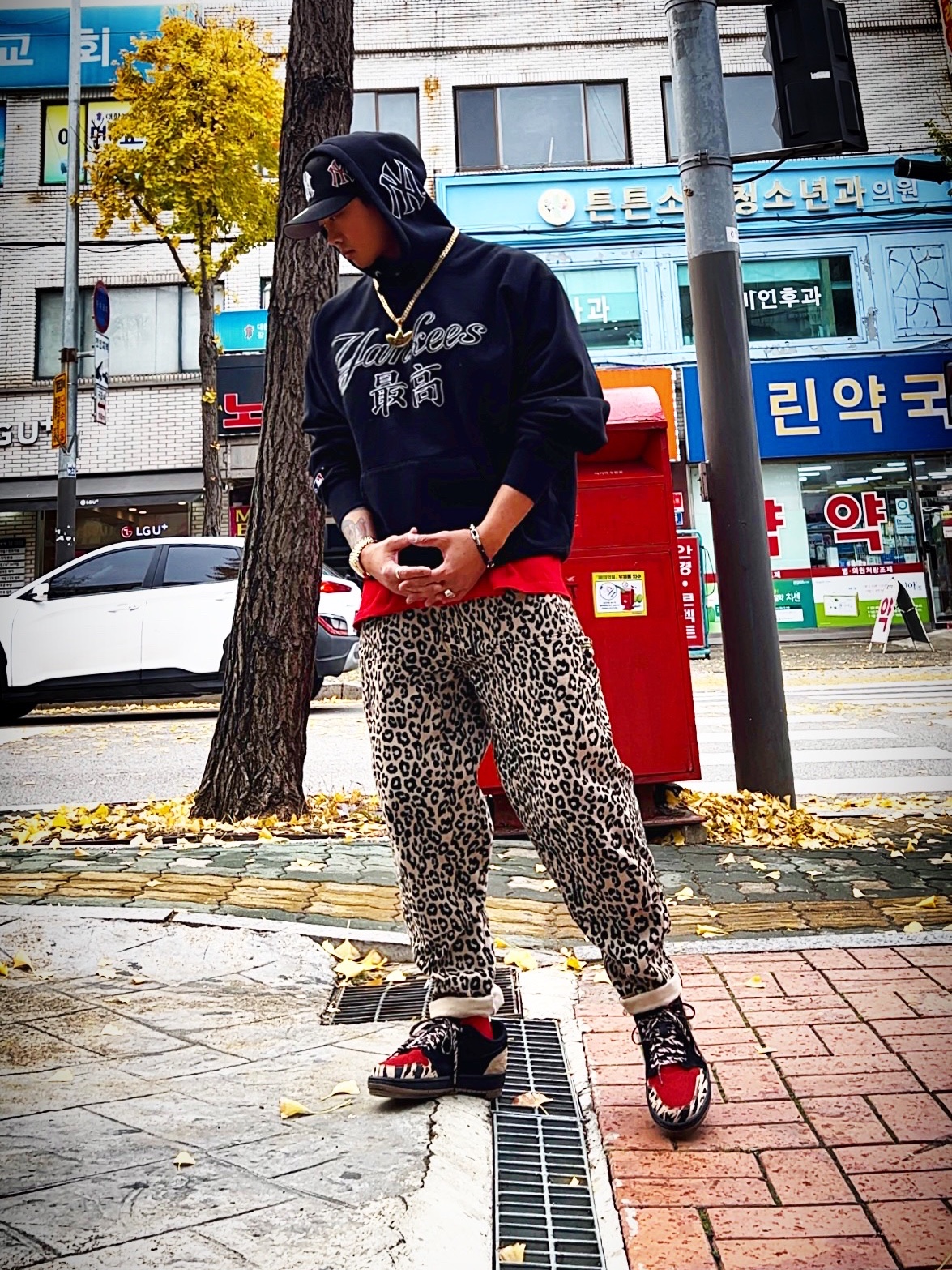 Supreme x New York Yankees Kanji New Era Black - 22FW, Supreme x New York Yankees Kanji Hooded Sweatshirt Black - 22FW 착용 스타일 - 2