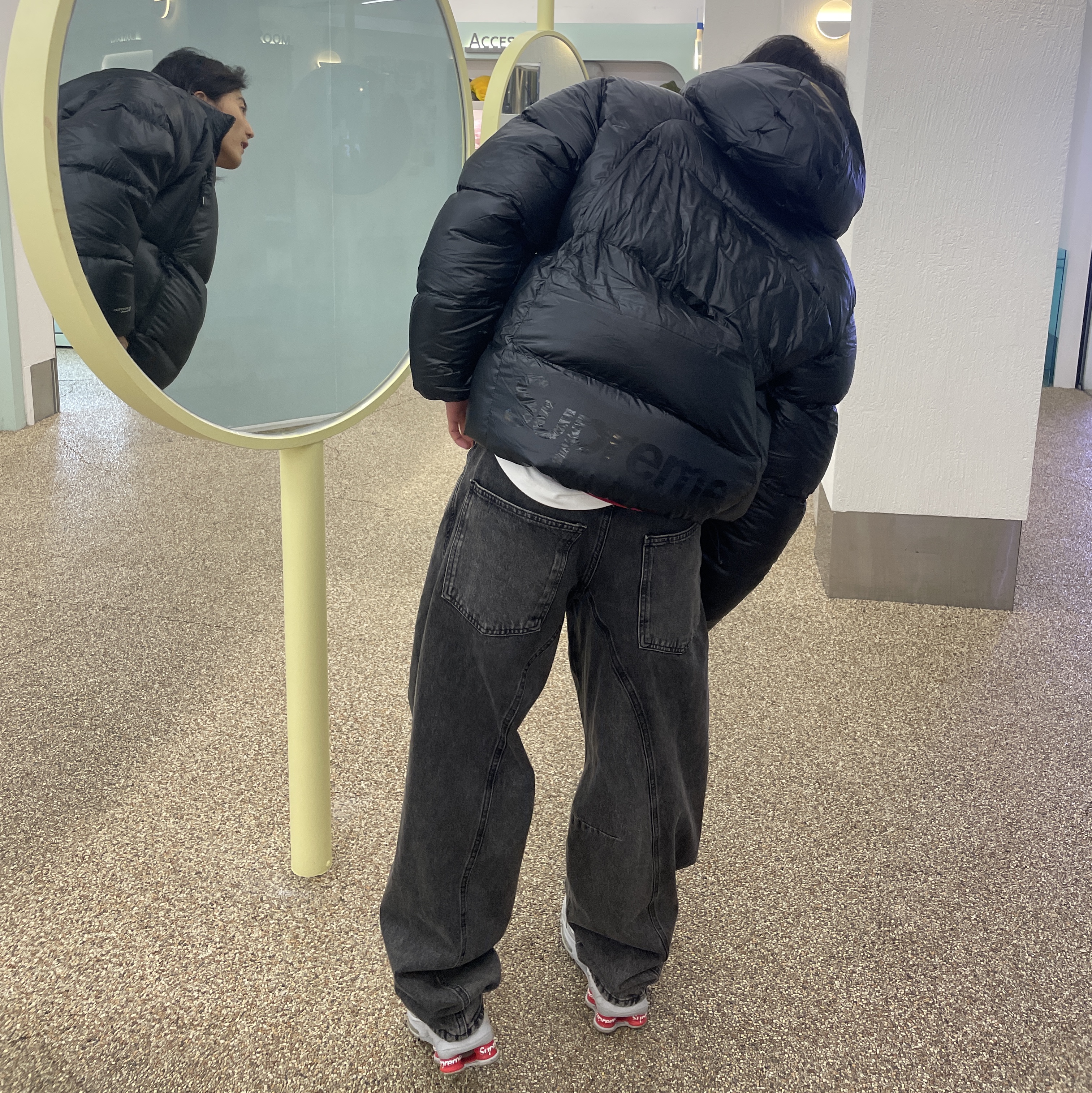 Supreme Featherweight Down Puffer Jacket Black - 23FW, Nike x Supreme Shox Ride 2 SP White 착용 스타일