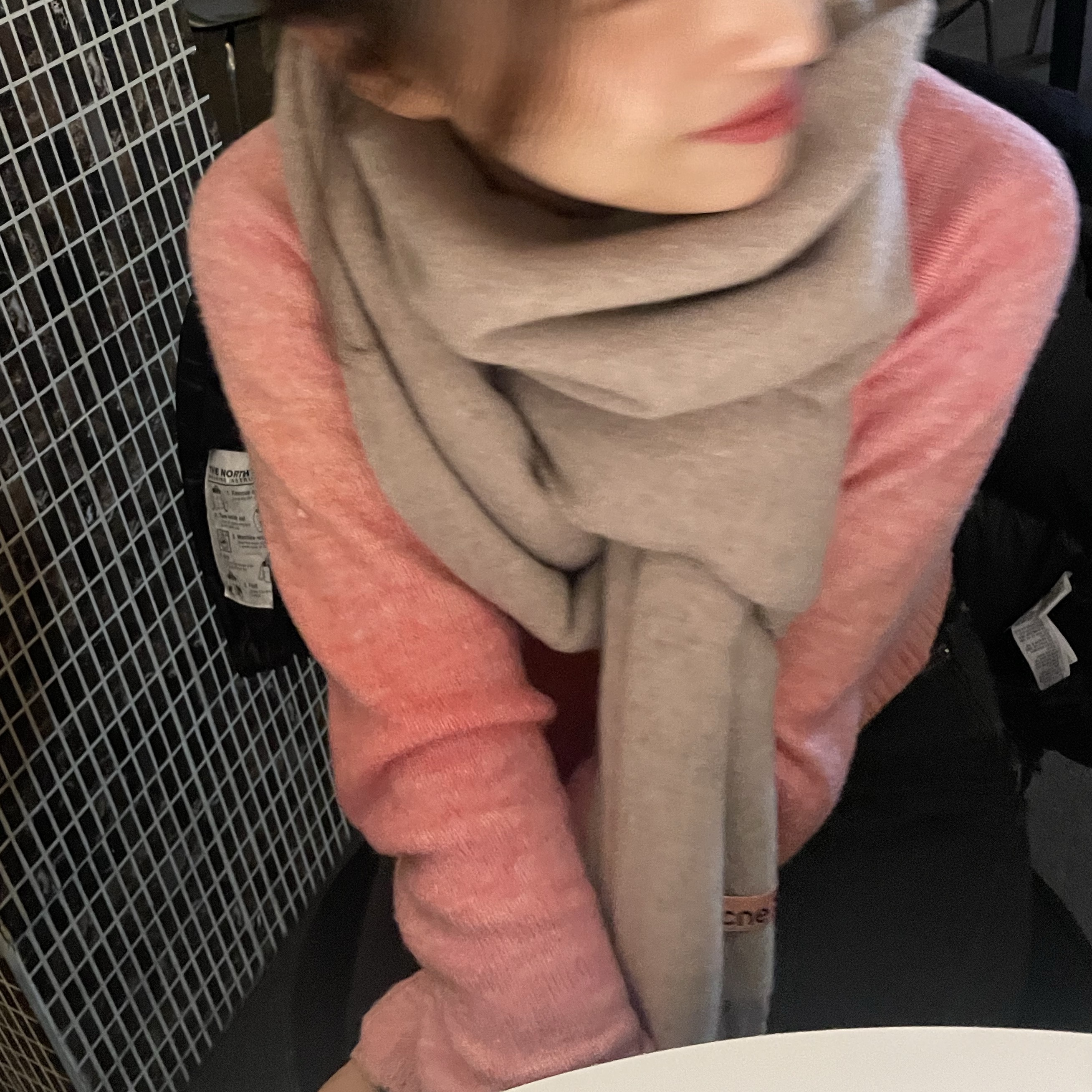 Acne Studios Narrow Wool Fringe Muffler Oatmeal Melange 착용 스타일 - 3