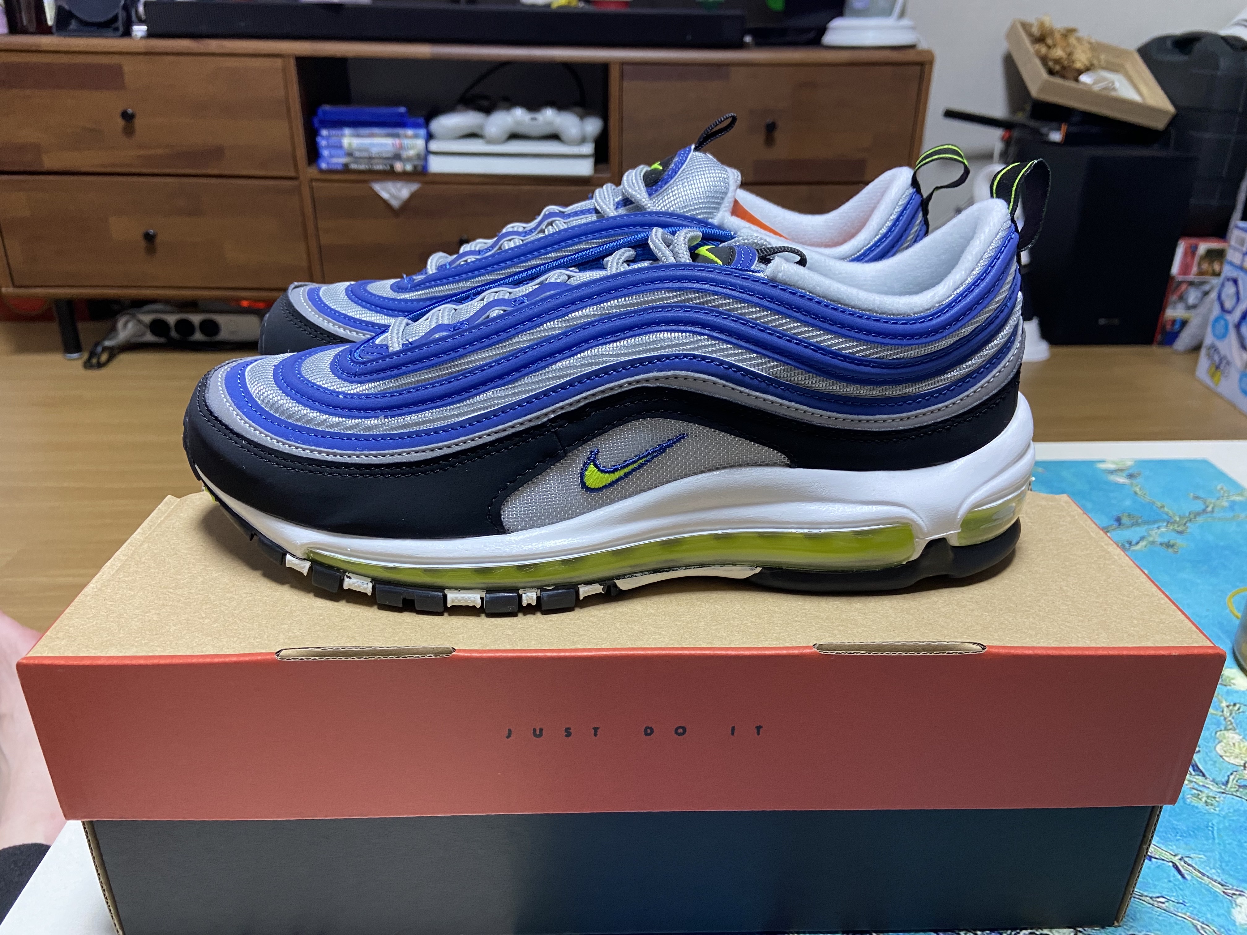 Nike Air Max 97 OG Atlantic Blue and Voltage Yellow 착용 스타일 - 1
