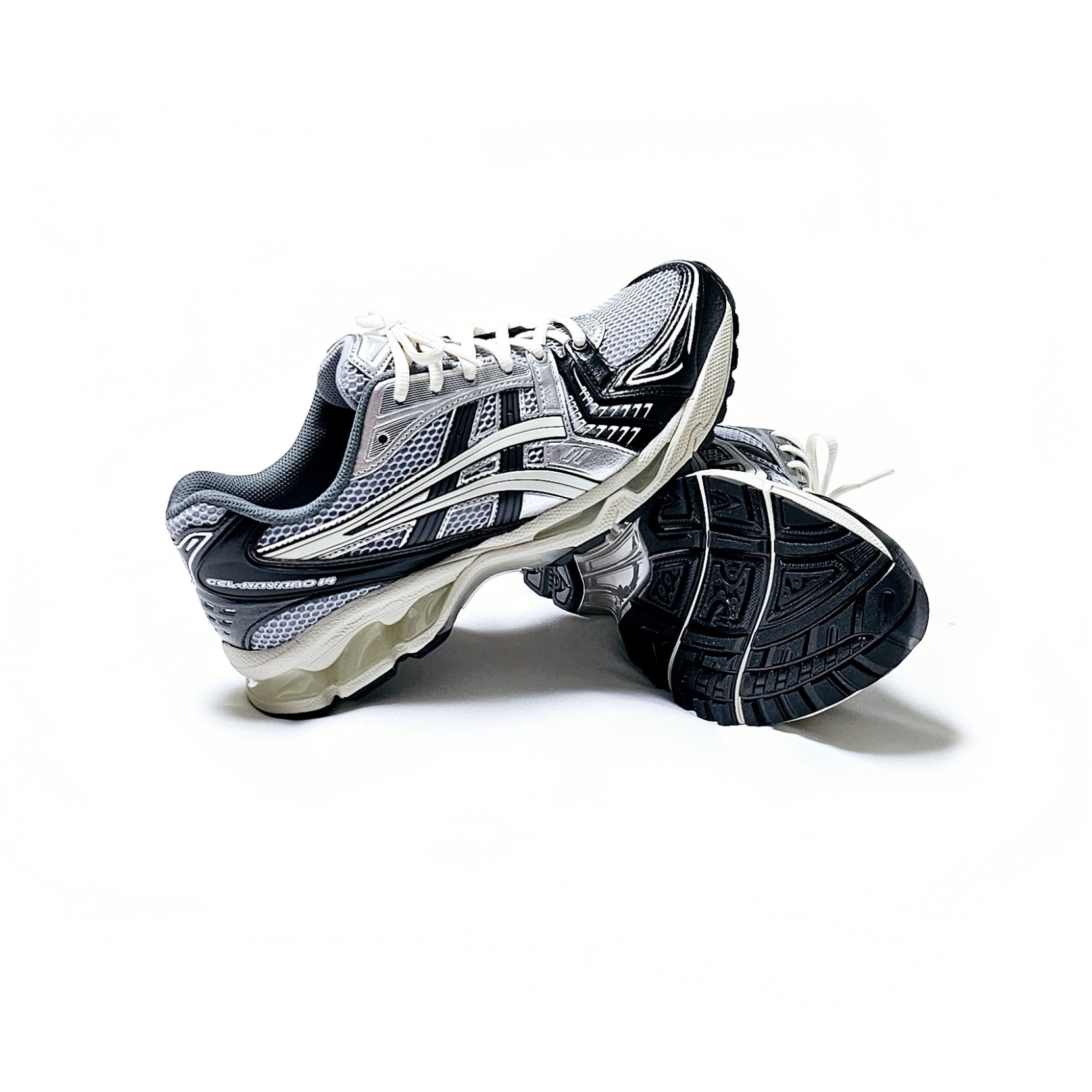 Asics Gel-Kayano 14 Black Glacier Grey 착용 스타일 - 4