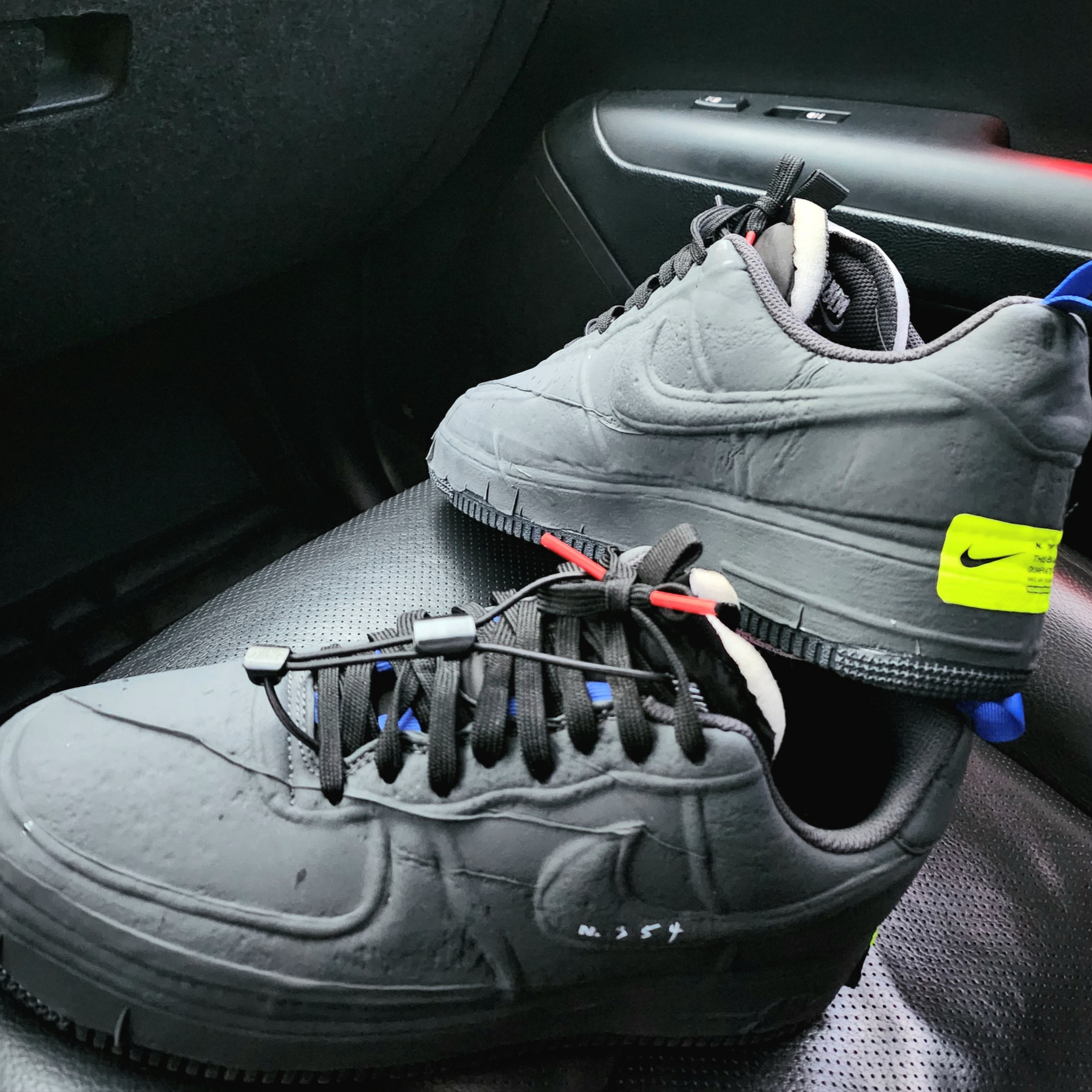 Nike Air Force 1 Experimental Black 착용 스타일