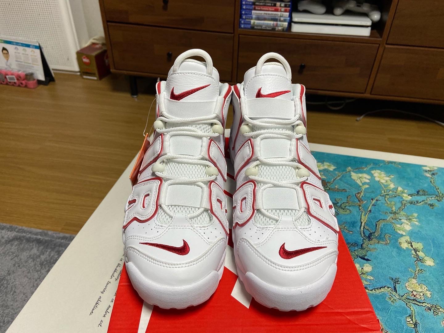 Nike Air More Uptempo White Varsity Red 2021 착용 스타일 - 1