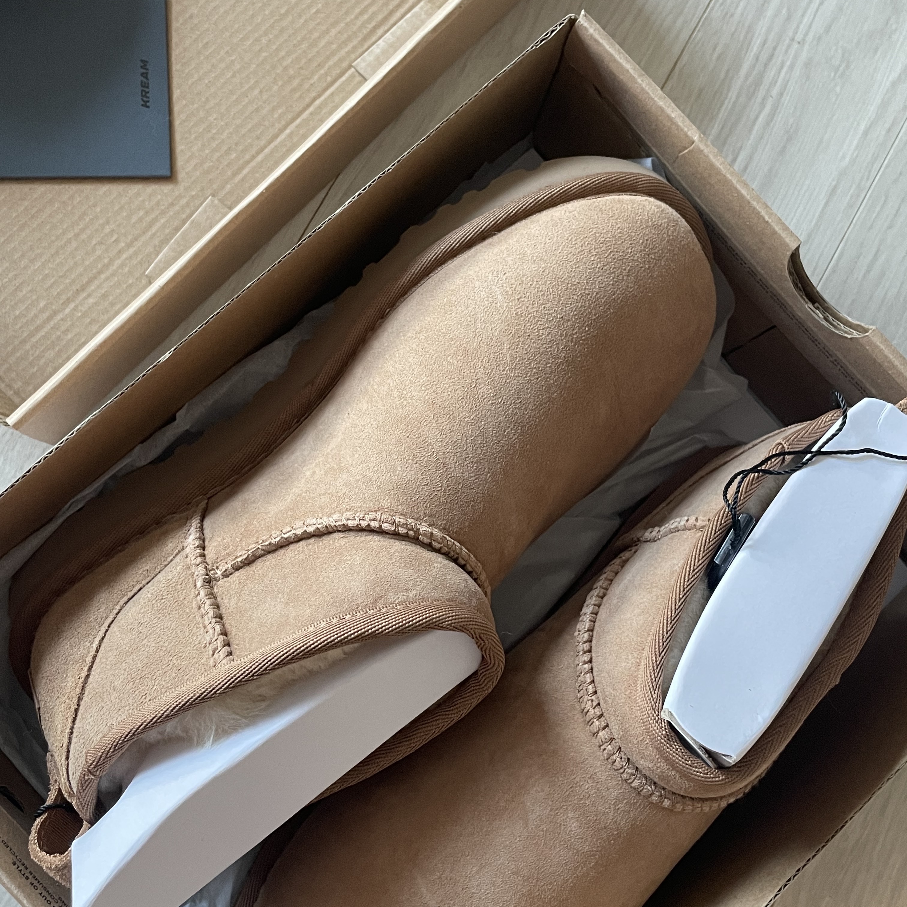 (W) UGG Classic Ultra Mini Boots Chestnut 착용 스타일
