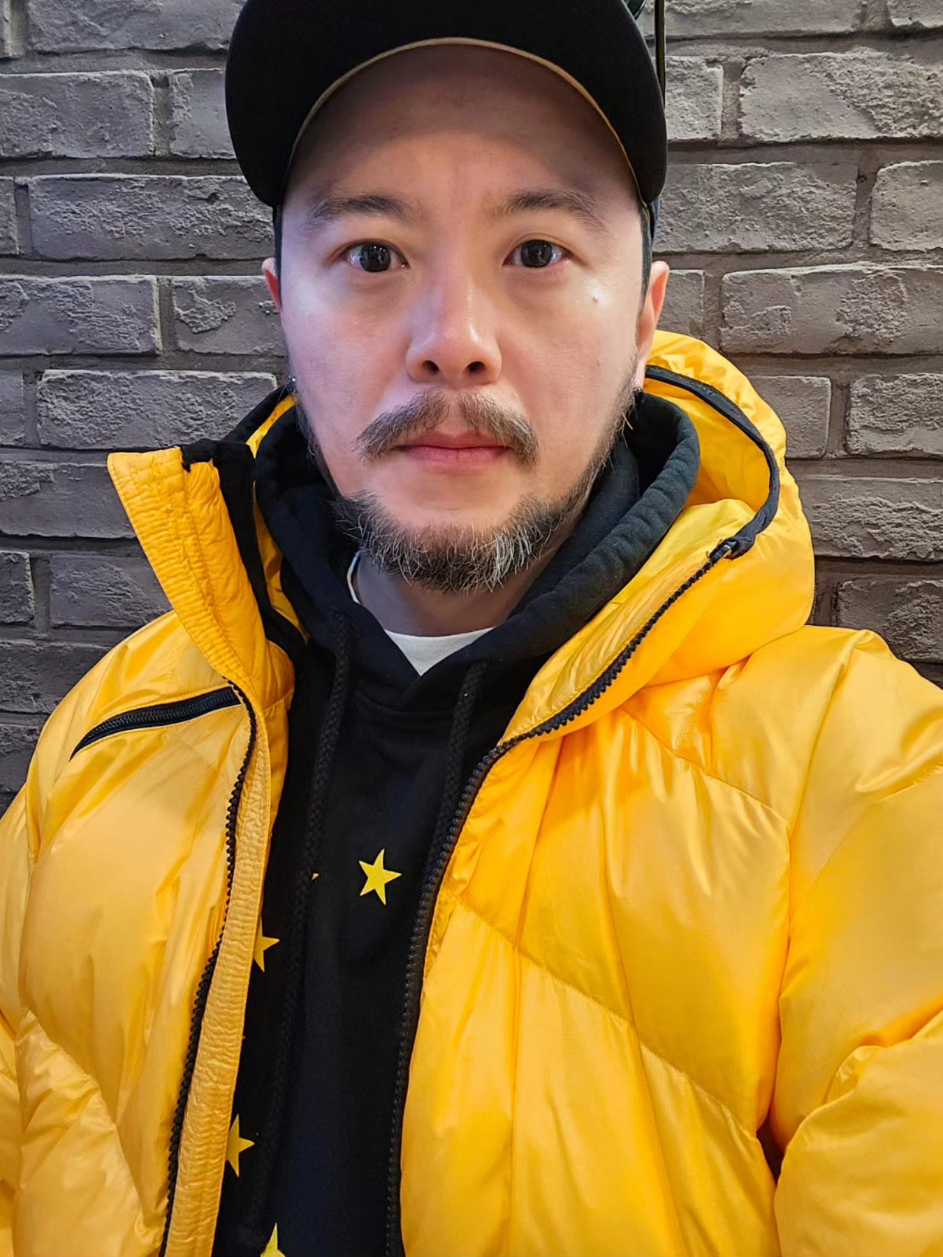 Souvenir Official Eunify Classic Hoodie Black 2022, Jordan 1 Retro High OG Taxi 착용 스타일 - 1