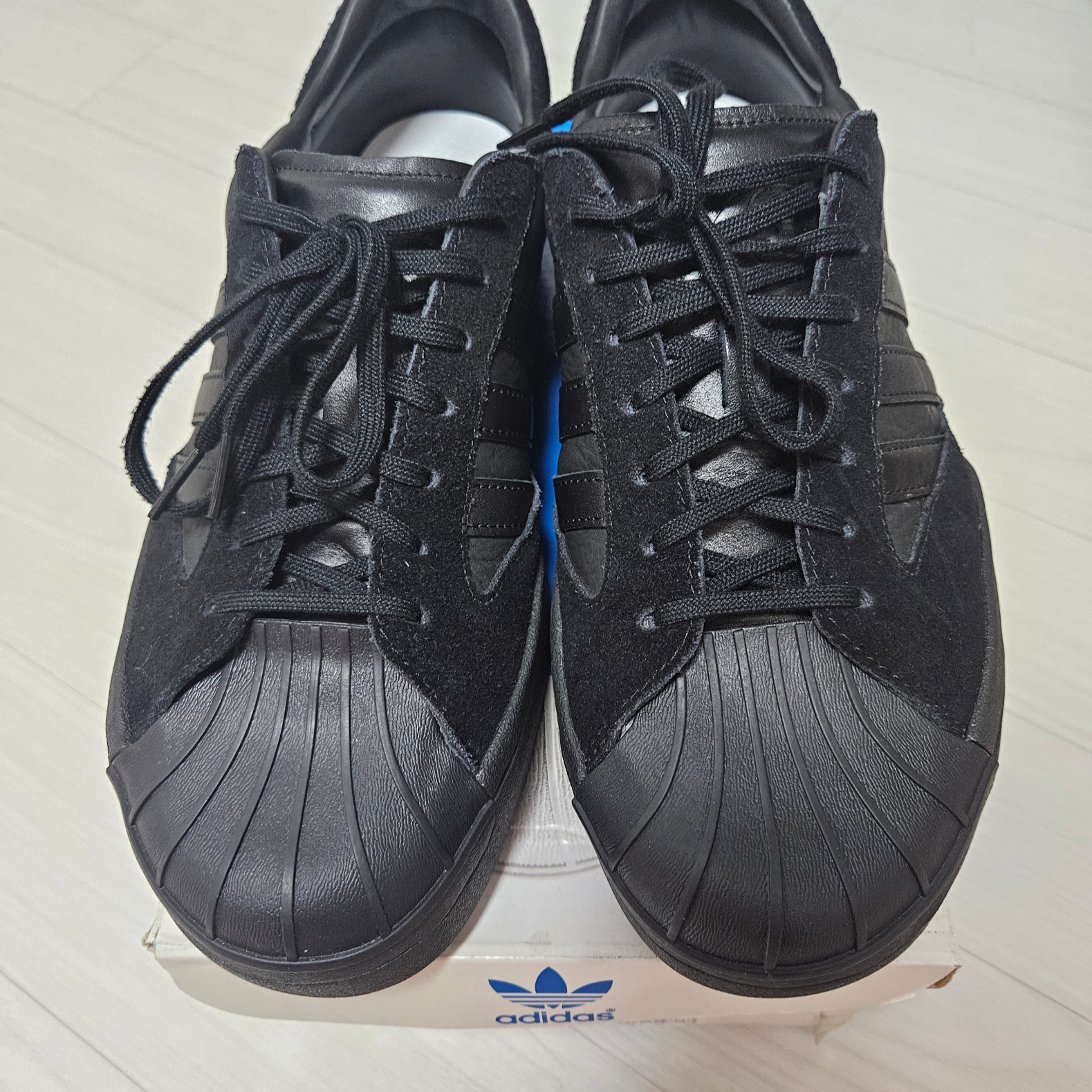 Y-3 Yohji Star Triple Black 착용 스타일 - 2