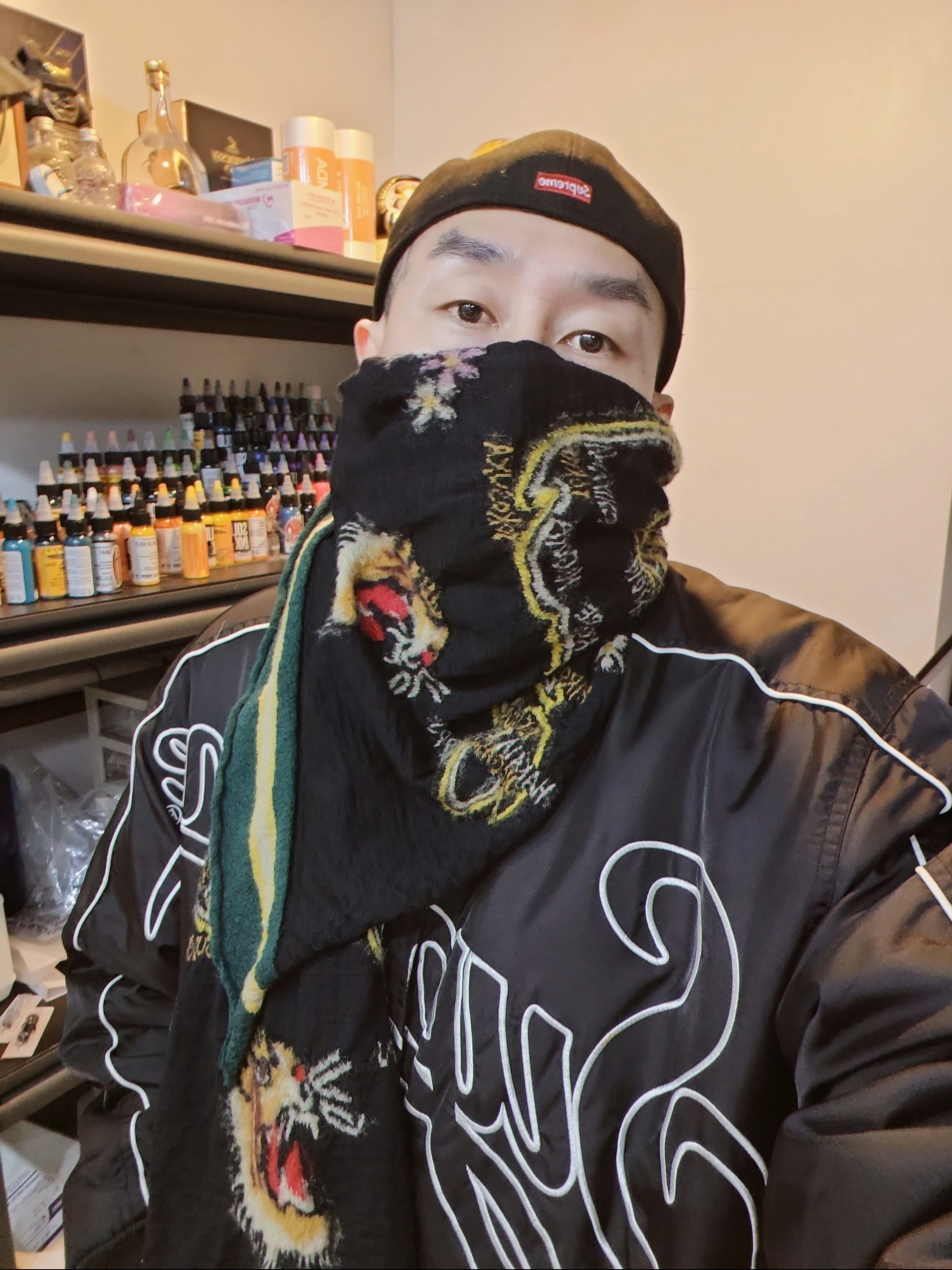 Supreme Skull New Era Black - 21SS, Supreme Contrast Script Varsity Jacket Black - 20FW 착용 스타일 - 1