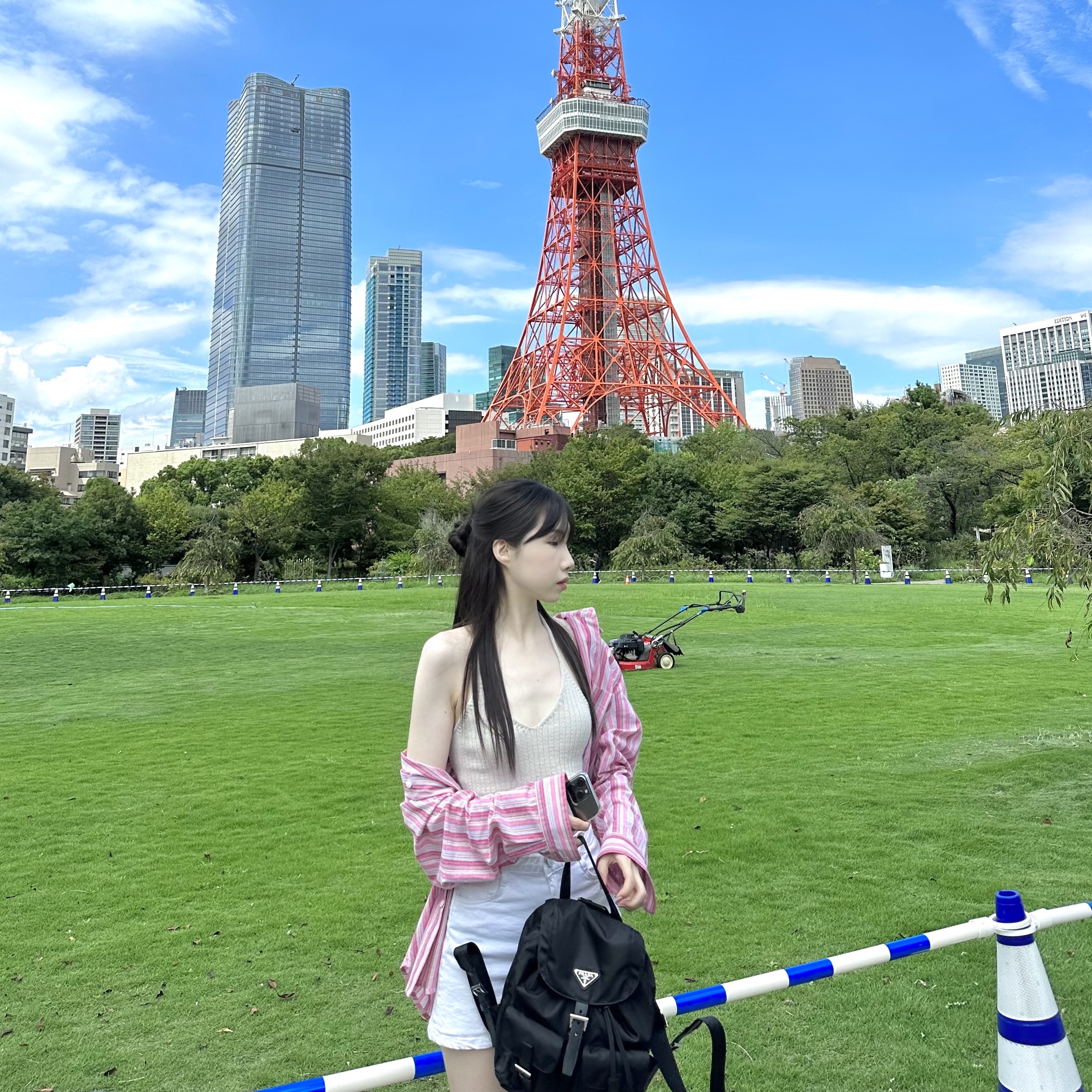 Prada Re-Nylon Small Backpack Black, (W) Glowny Pine Twotone Sleeveless Top Gray Multi 착용 스타일 - 3