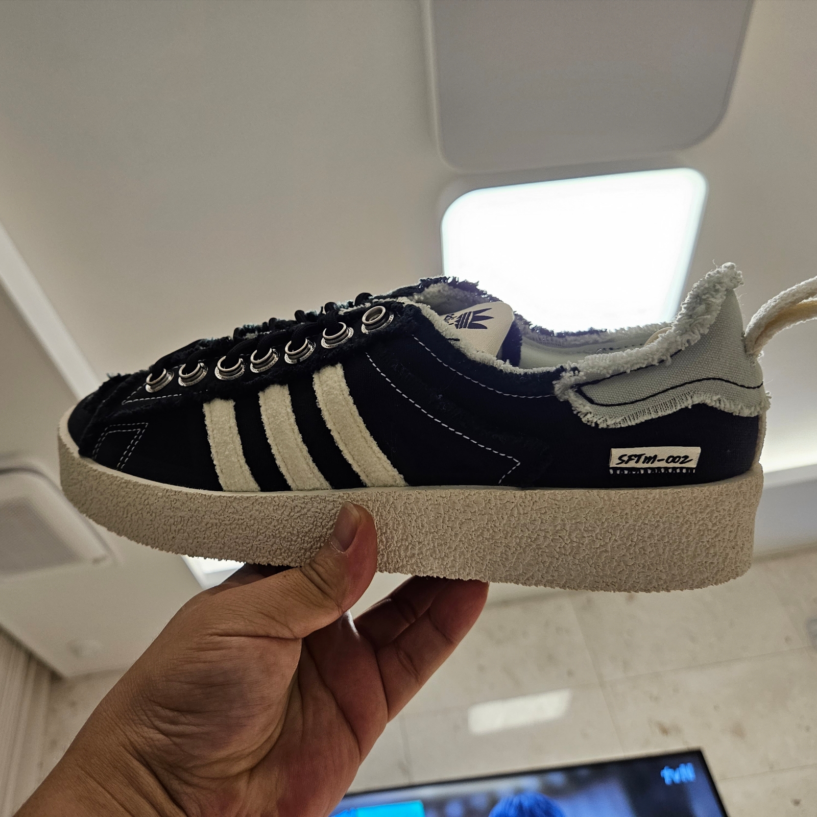 Adidas x Song for the Mute Campus 80s Core Black Cream White 착용 스타일