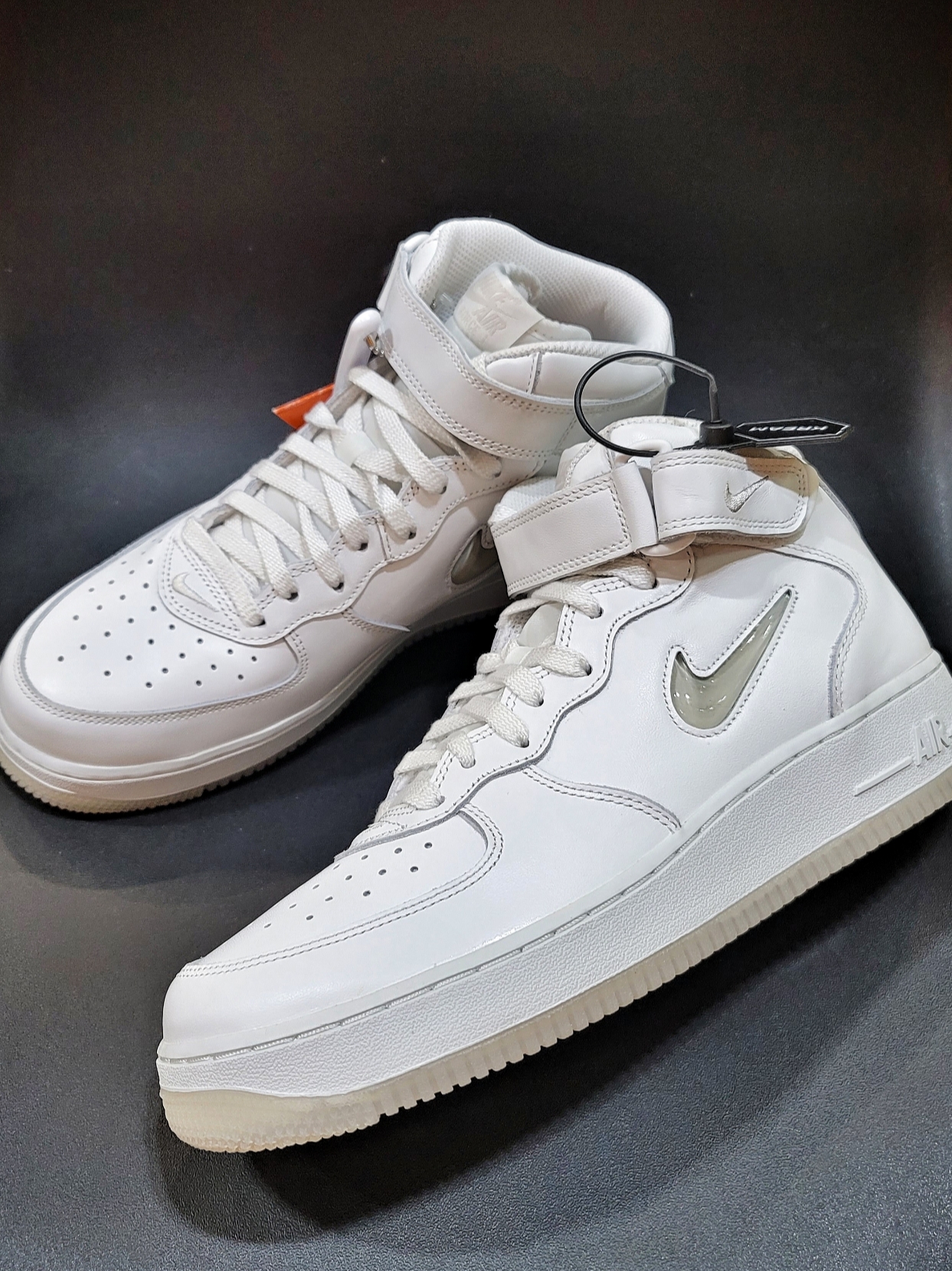 Nike Air Force 1 Mid '07 Color of the Month Summit White 착용 스타일 - 2