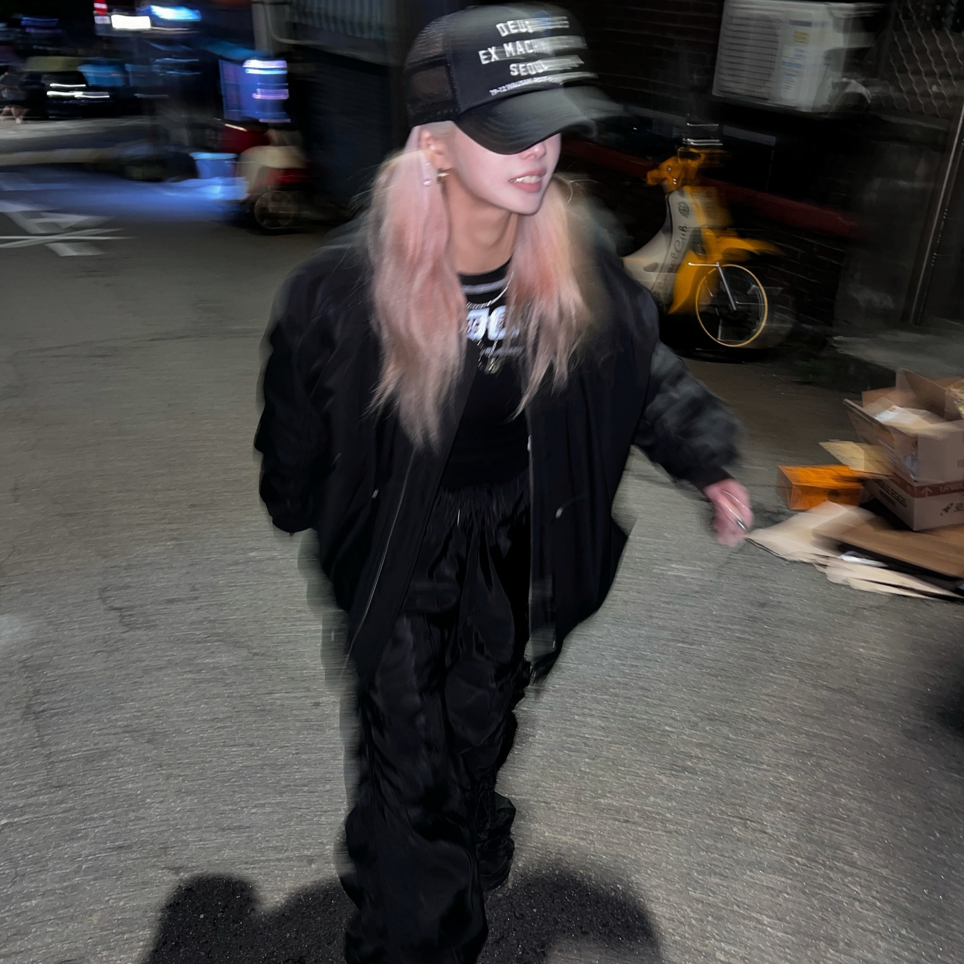 Balenciaga Triple S Black, Deus Ex Machina Tokyo Asakusa Address Trucker Cap Black 착용 스타일 - 2